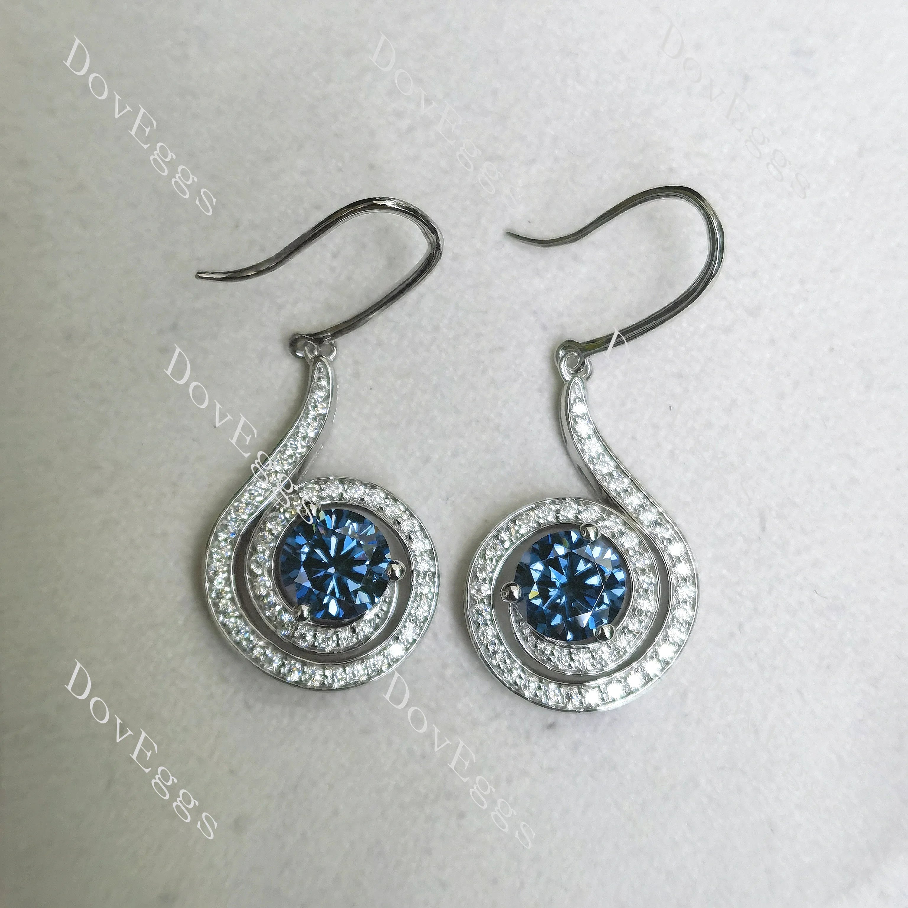 Round loopback art deco pave halo twilight blue moissnaite earrings| Doveggs