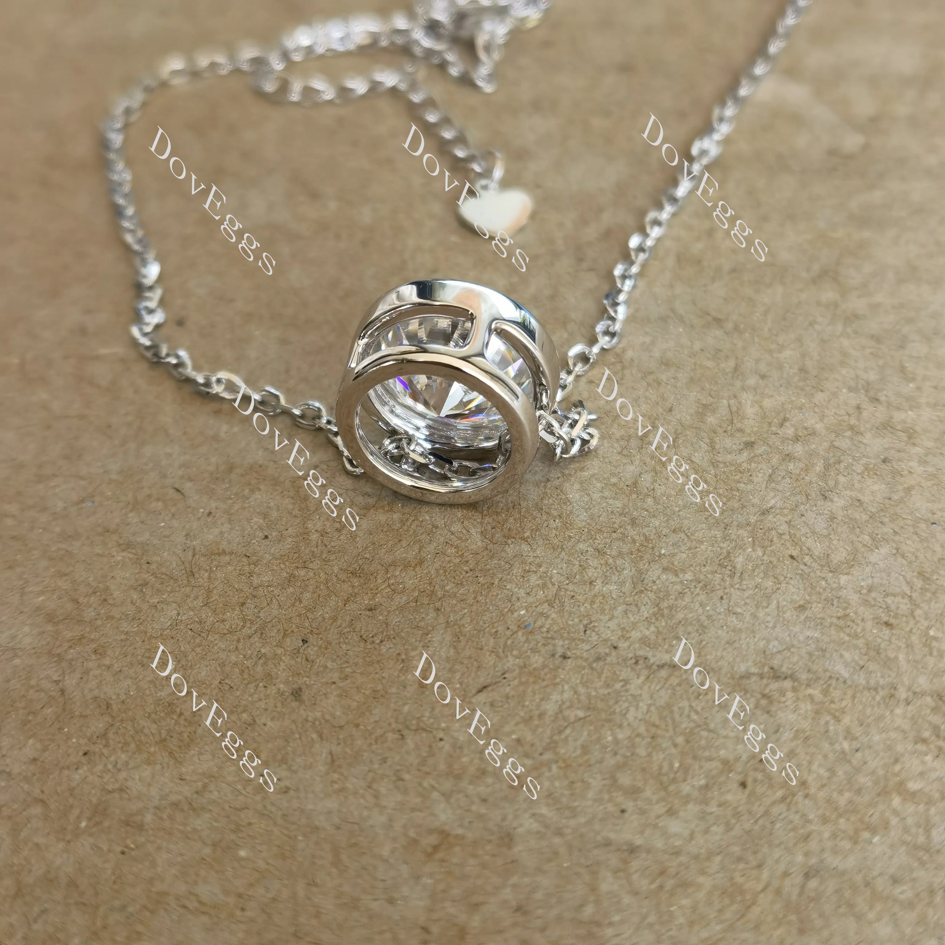 Doveggs round bezel setting moissanite pendant necklace (pendant only)