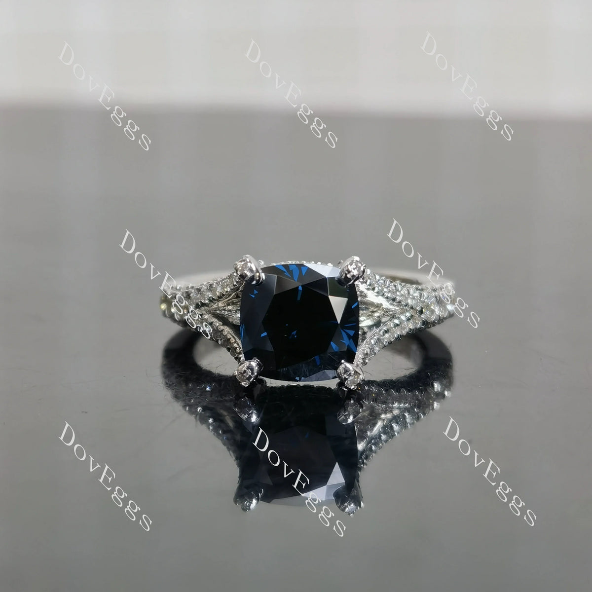 2ct(7.5mm) twilight blue Square Cushion & size 5.25