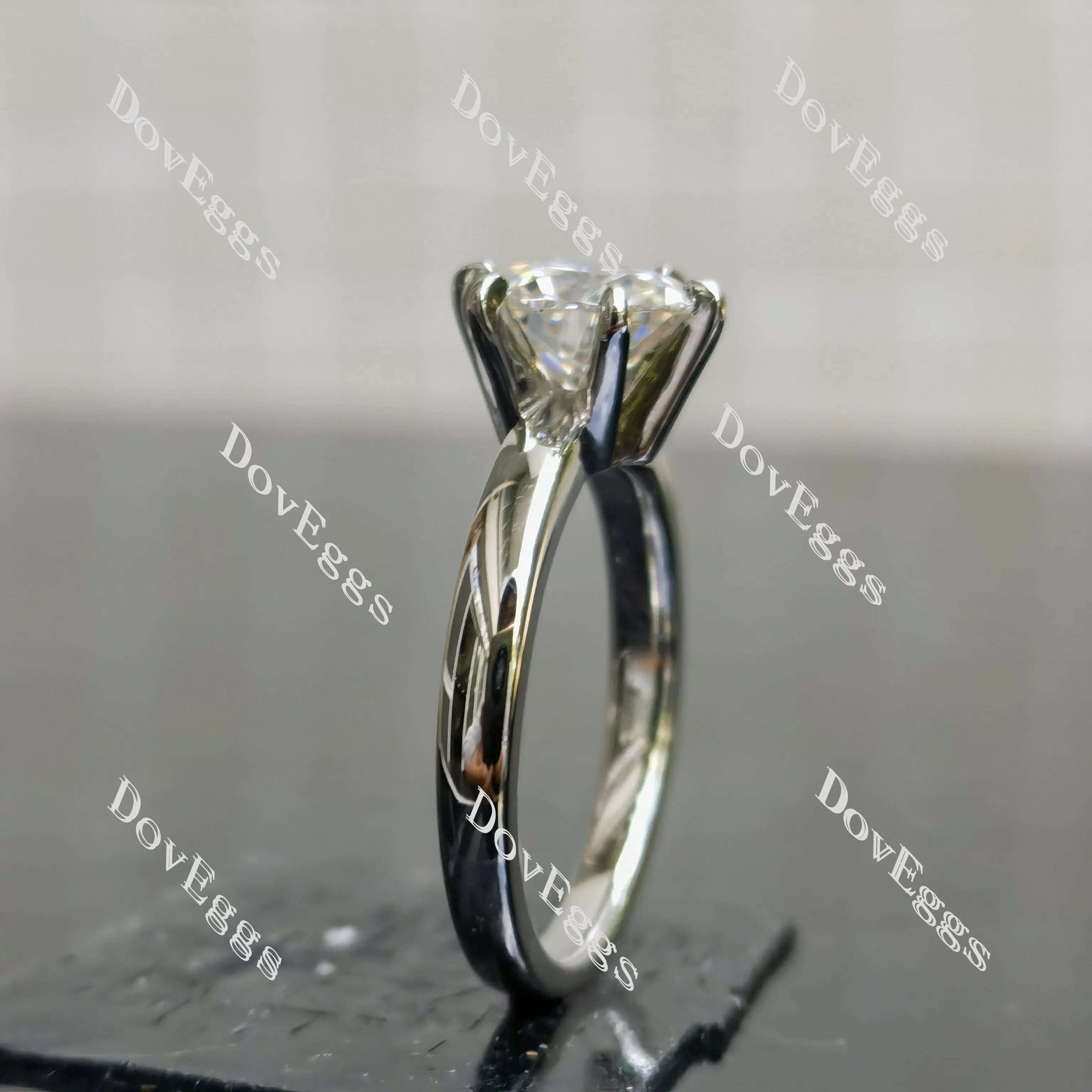 (size 7.75) Doveggs sterling silver 2ct GHI color round moissanite engagement ring