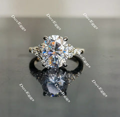 Sandra-Oval side stone moissanite engagement ring| Doveggs