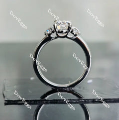 Oval three stones moissanite engagement ring| Doveggs