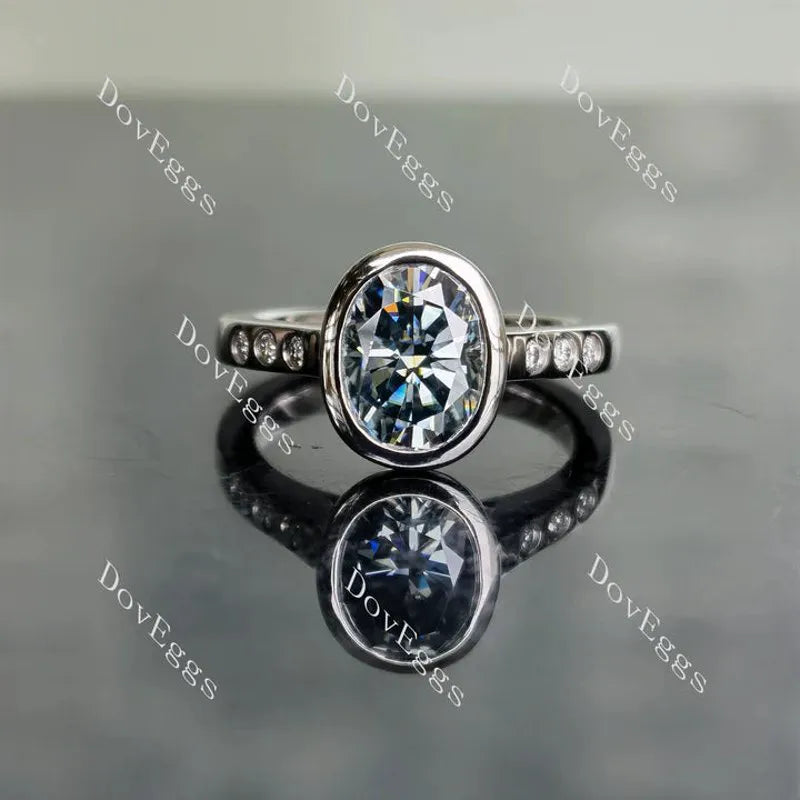 Oval bezel side stones moissanite engagement ring| Doveggs