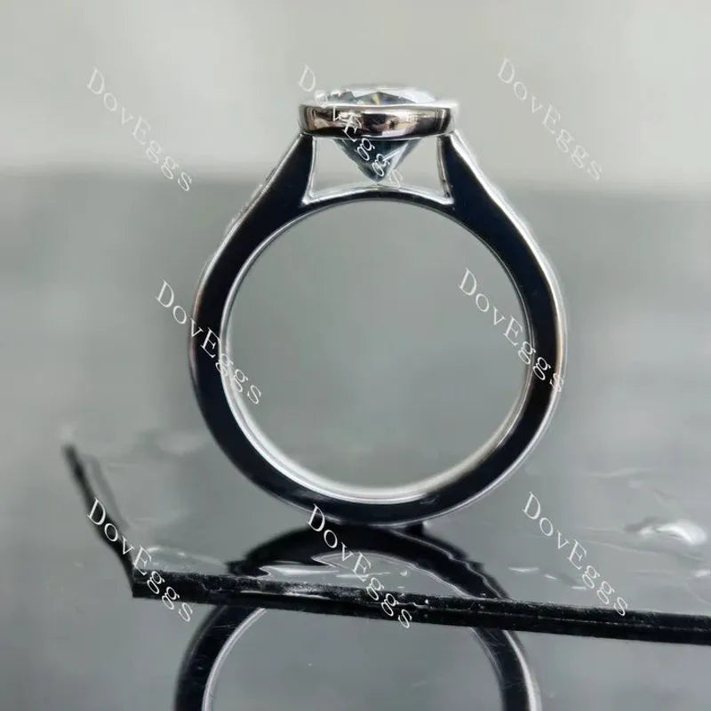 Oval bezel side stones moissanite engagement ring| Doveggs