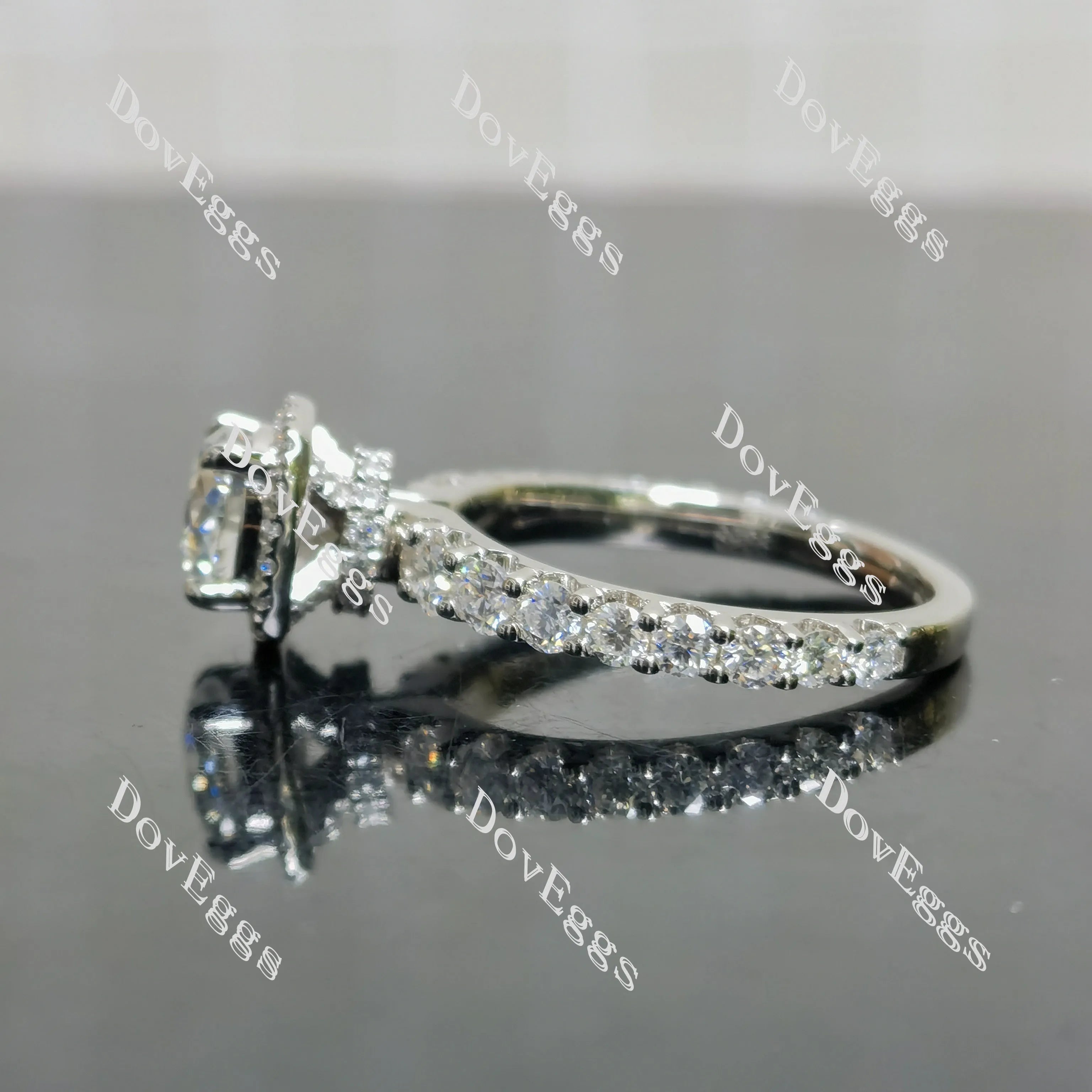 (size 7) Doveggs sterling silver 1ct GHI color round moissanite engagement ring