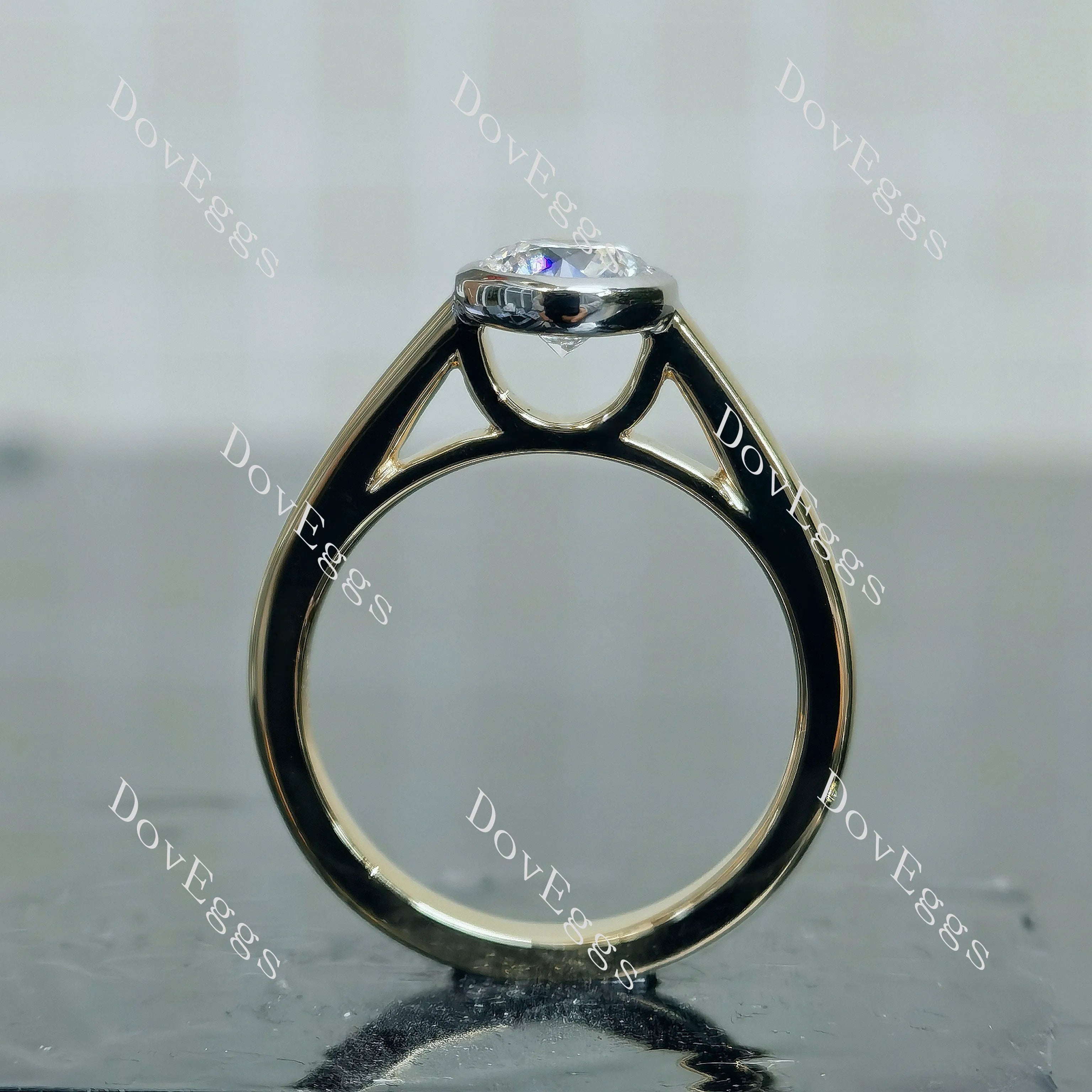 Doveggs Round Bezel Lab Grown Diamond Engagement Ring