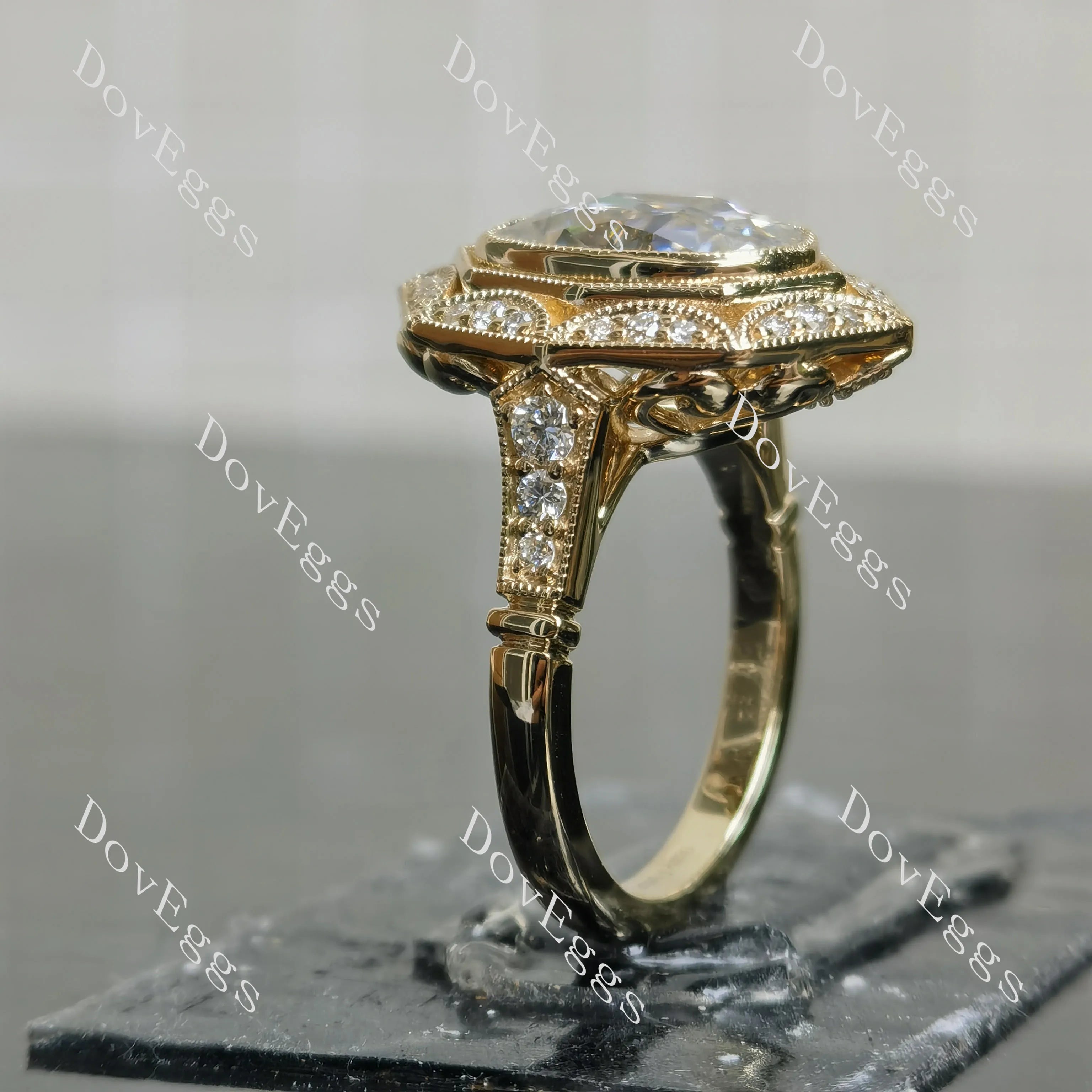 Oval vintage art deco bezel halo moissanite engagement ring| DovEggs