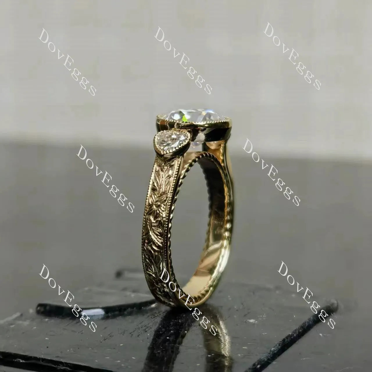 Tin's'Ohana-Round bezel carved vintage three stones moissanite engagement ring| DovEggs