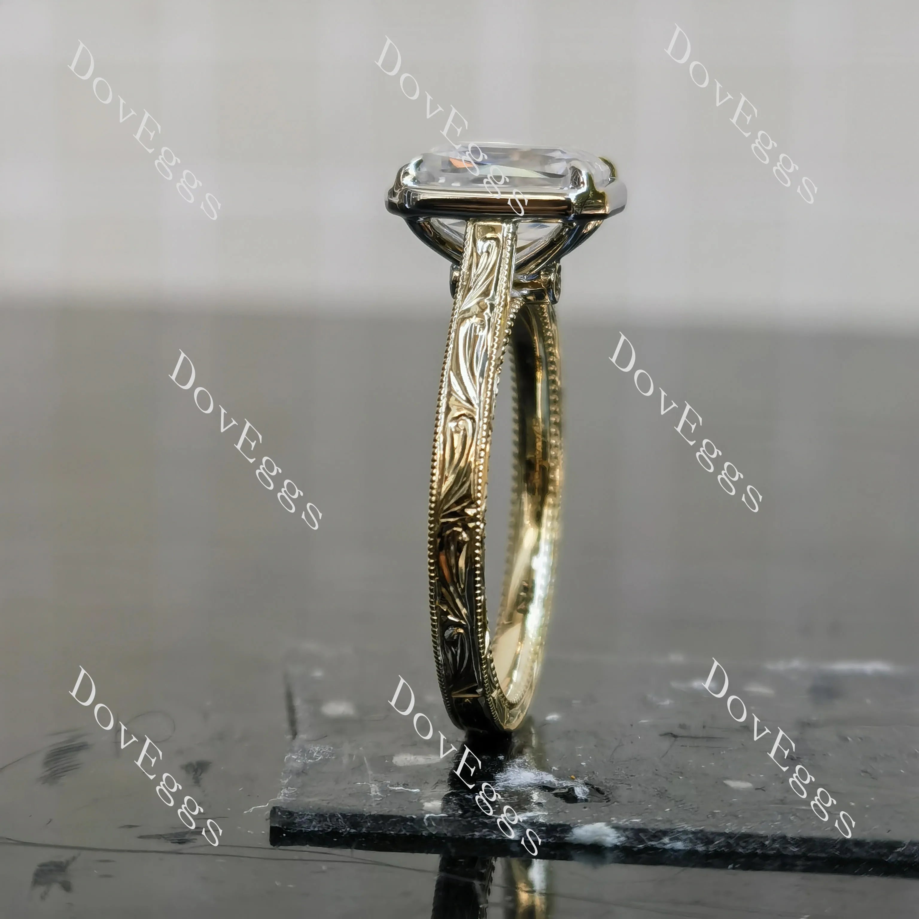 Cirss cut carving bezel moissnaite engagement ring| Doveggs