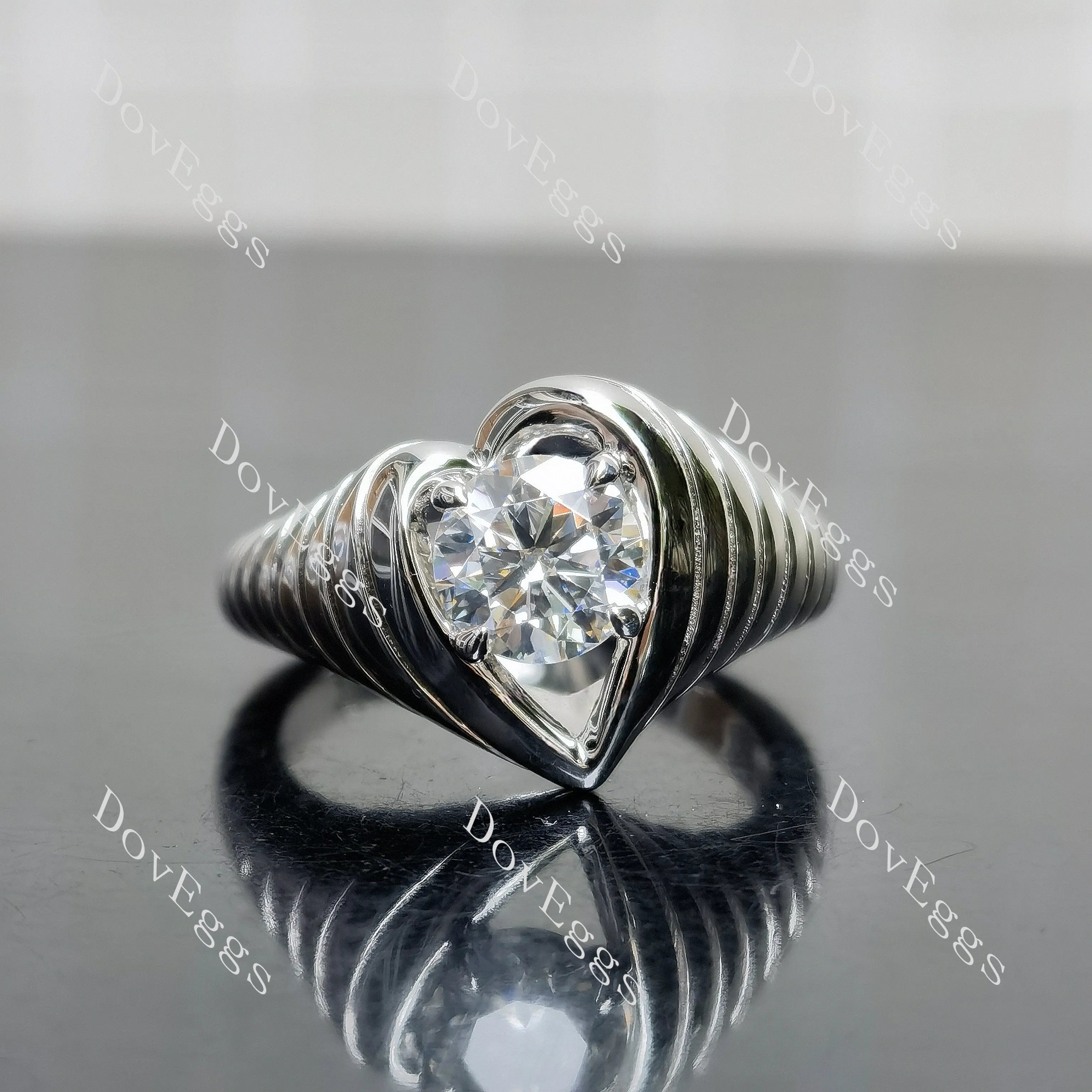 Round heart-shaped solitaire art deco engagement ring/wedding band| Doveggs