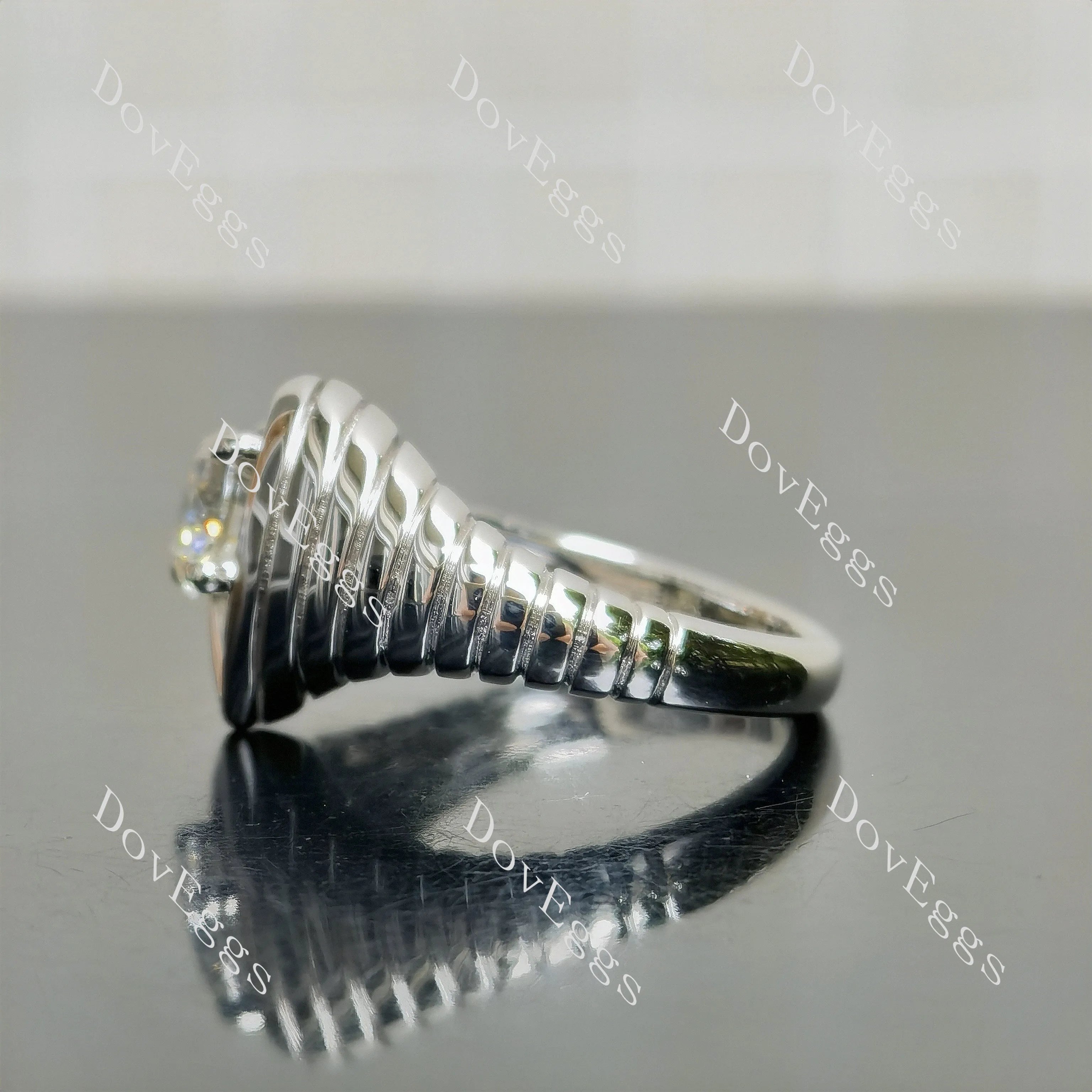 Round heart-shaped solitaire art deco engagement ring/wedding band| Doveggs