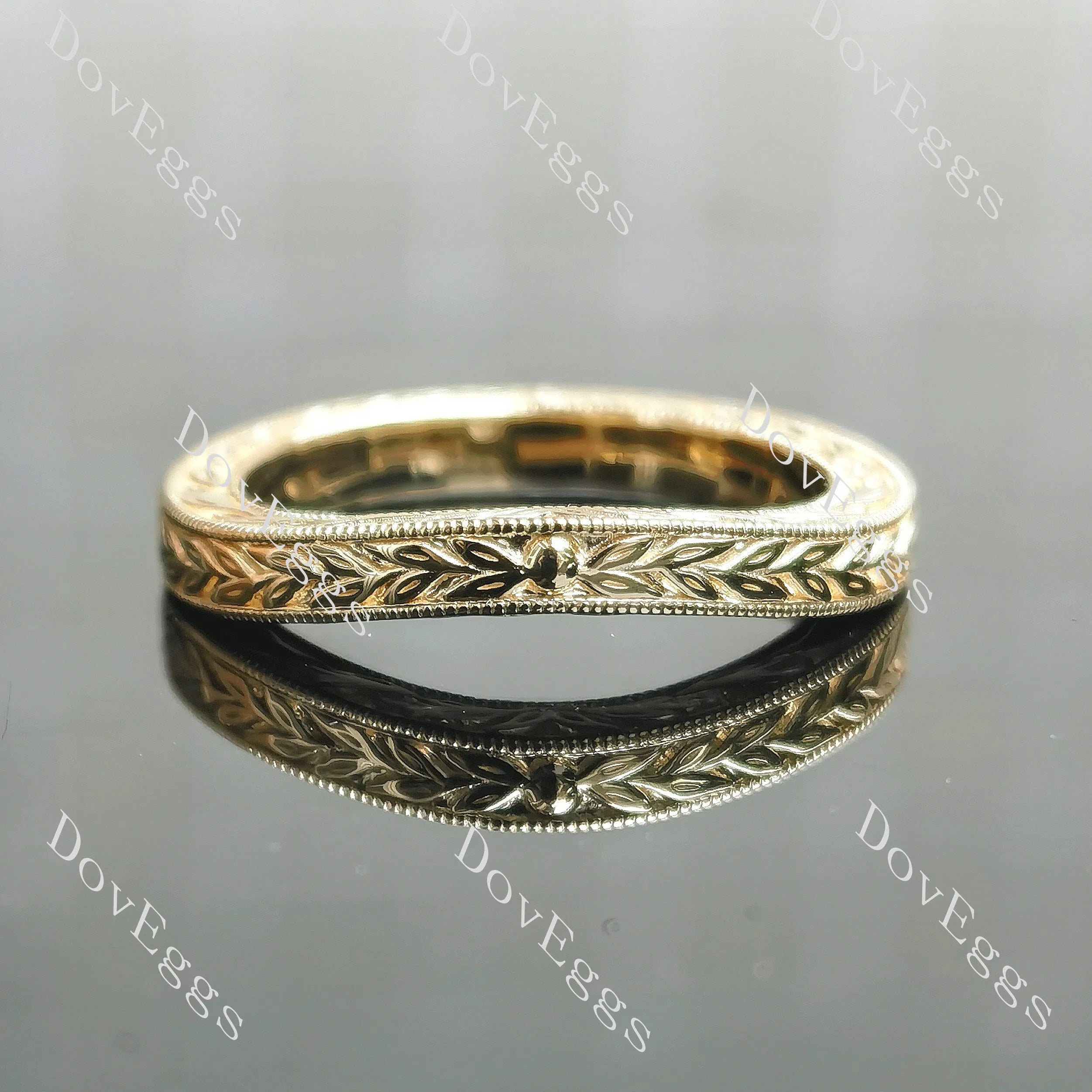Beth's golden vintage-Carved plain wedding band-2.5mm band width| DovEggs