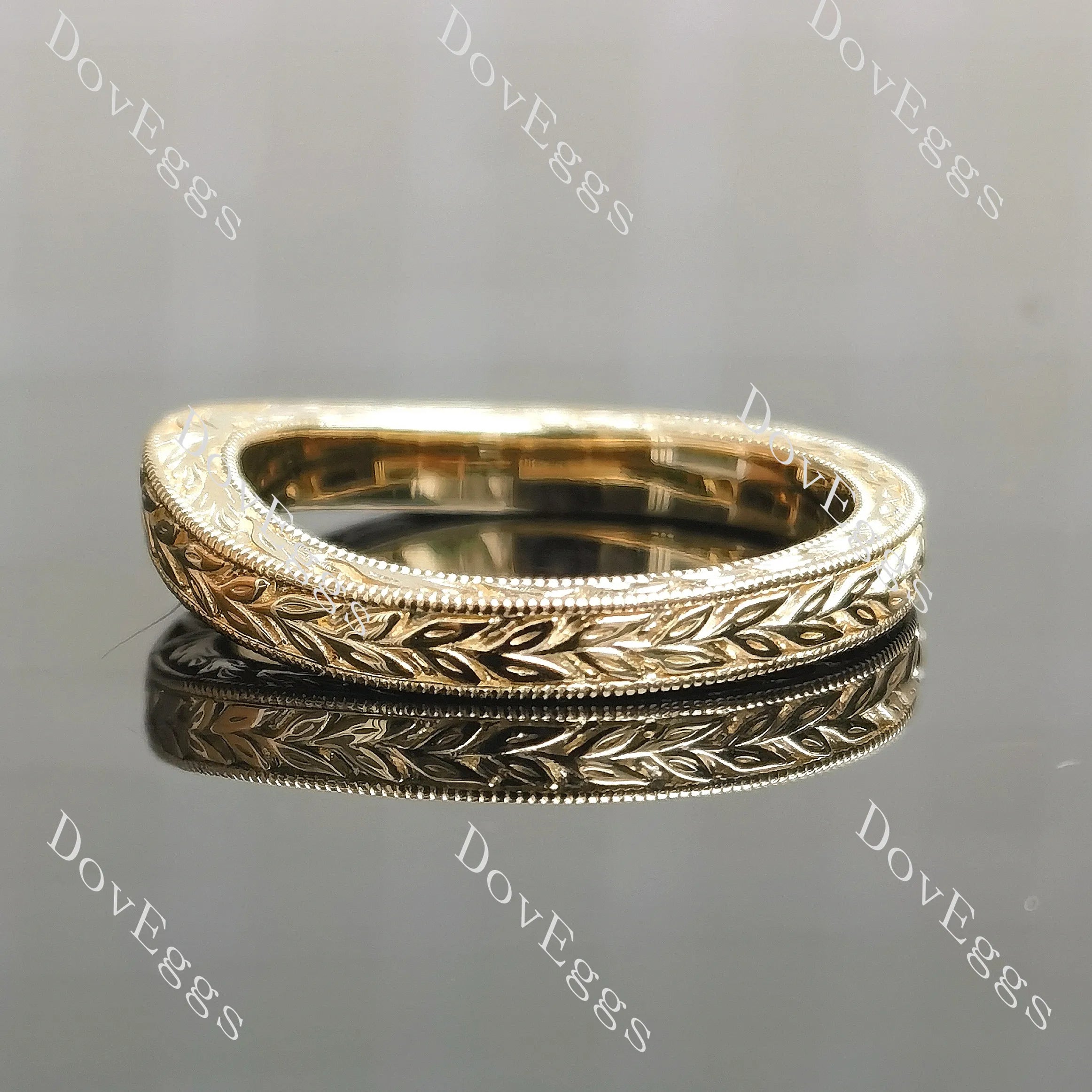 Beth's golden vintage-Carved plain wedding band-2.5mm band width| DovEggs