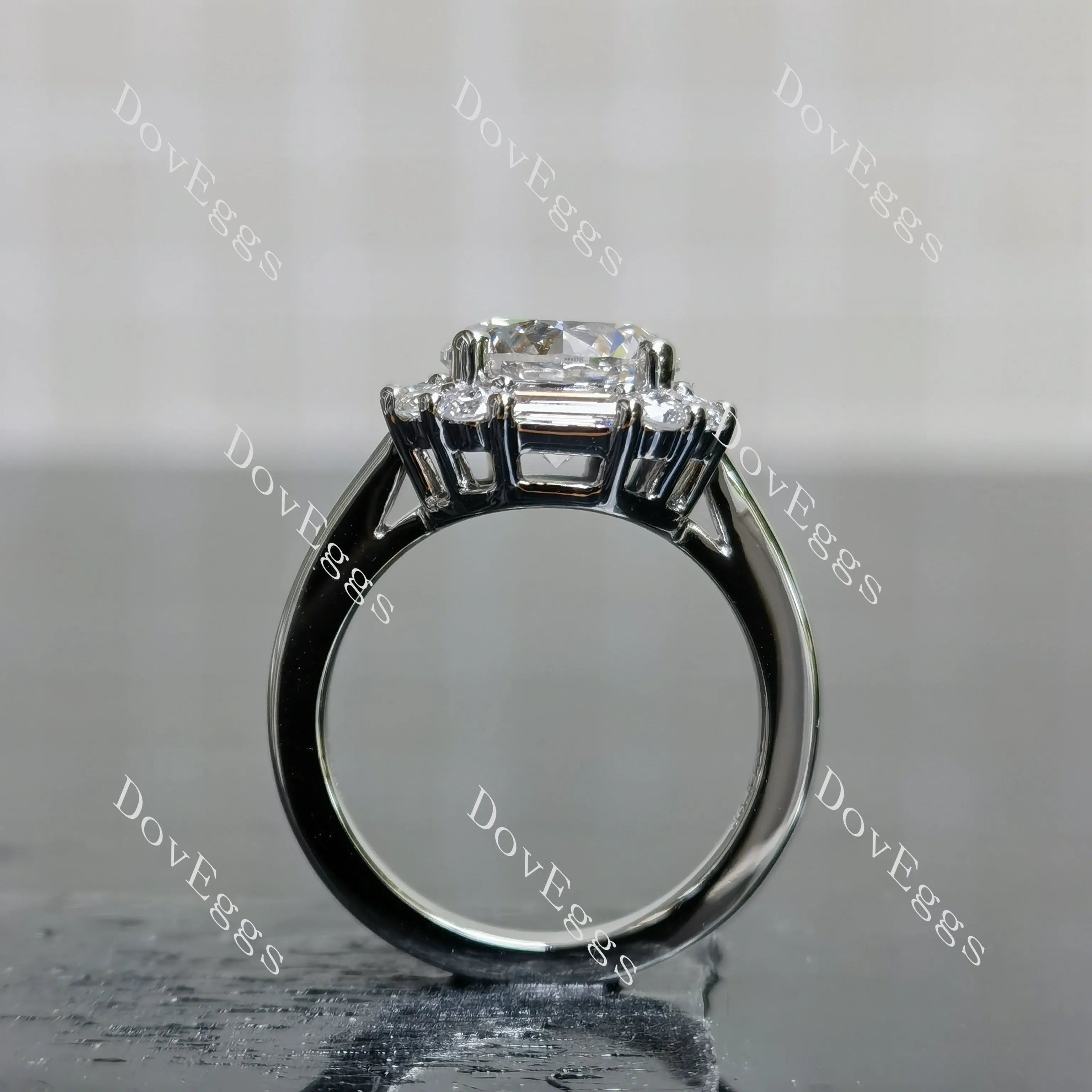 Doveggs Round Halo Vintage Lab Grown Diamond Engagement Ring