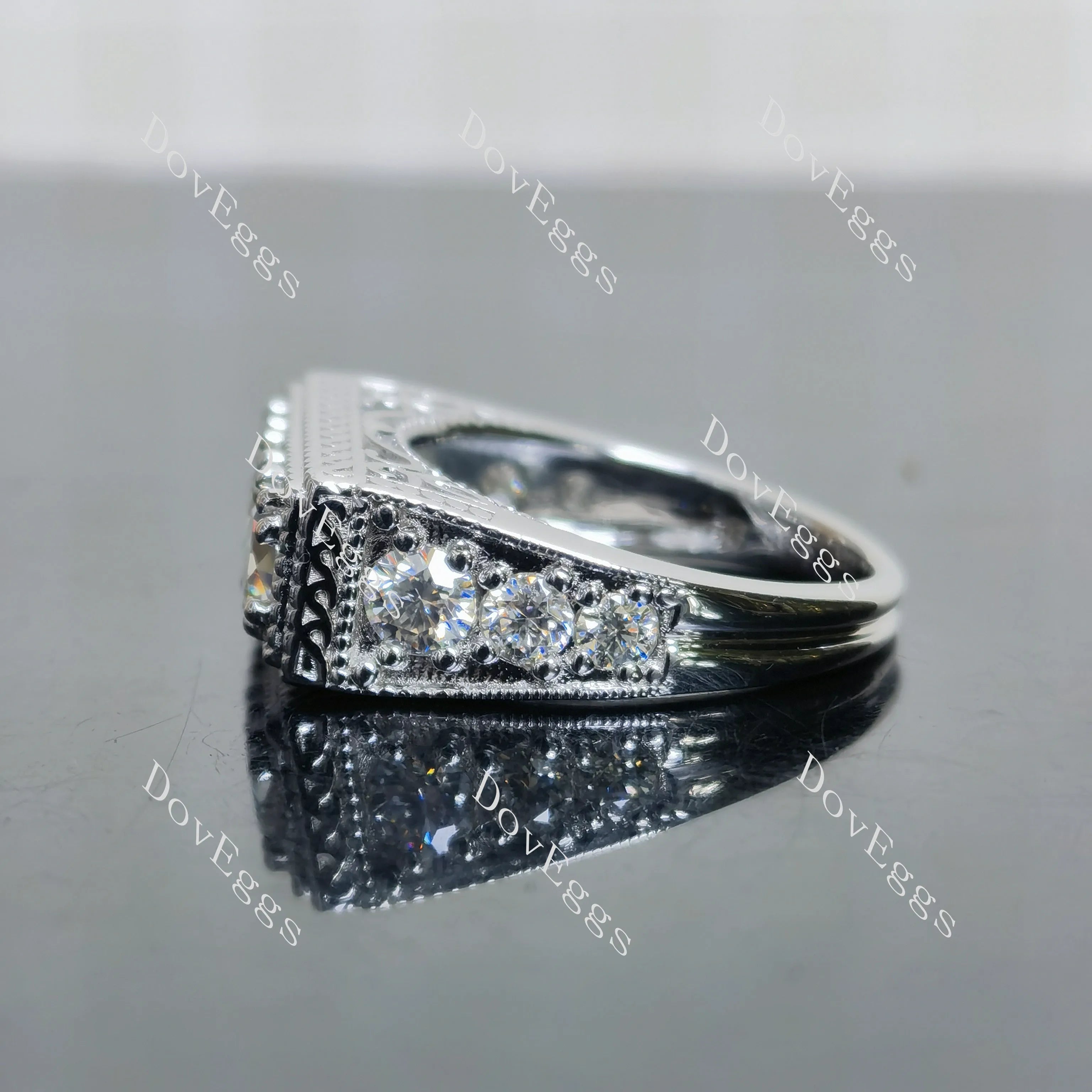 (size 6.5) Doveggs sterling silver round three stones moissanite ring