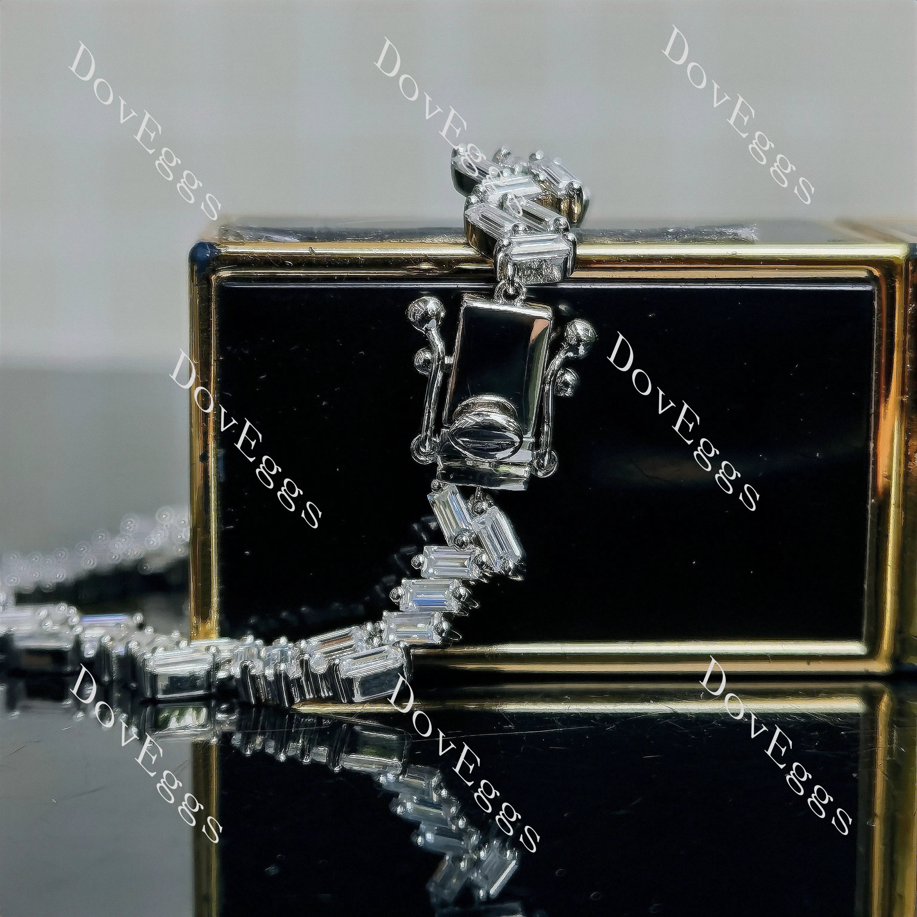 Doveggs baguette art deco moissanite bracelet