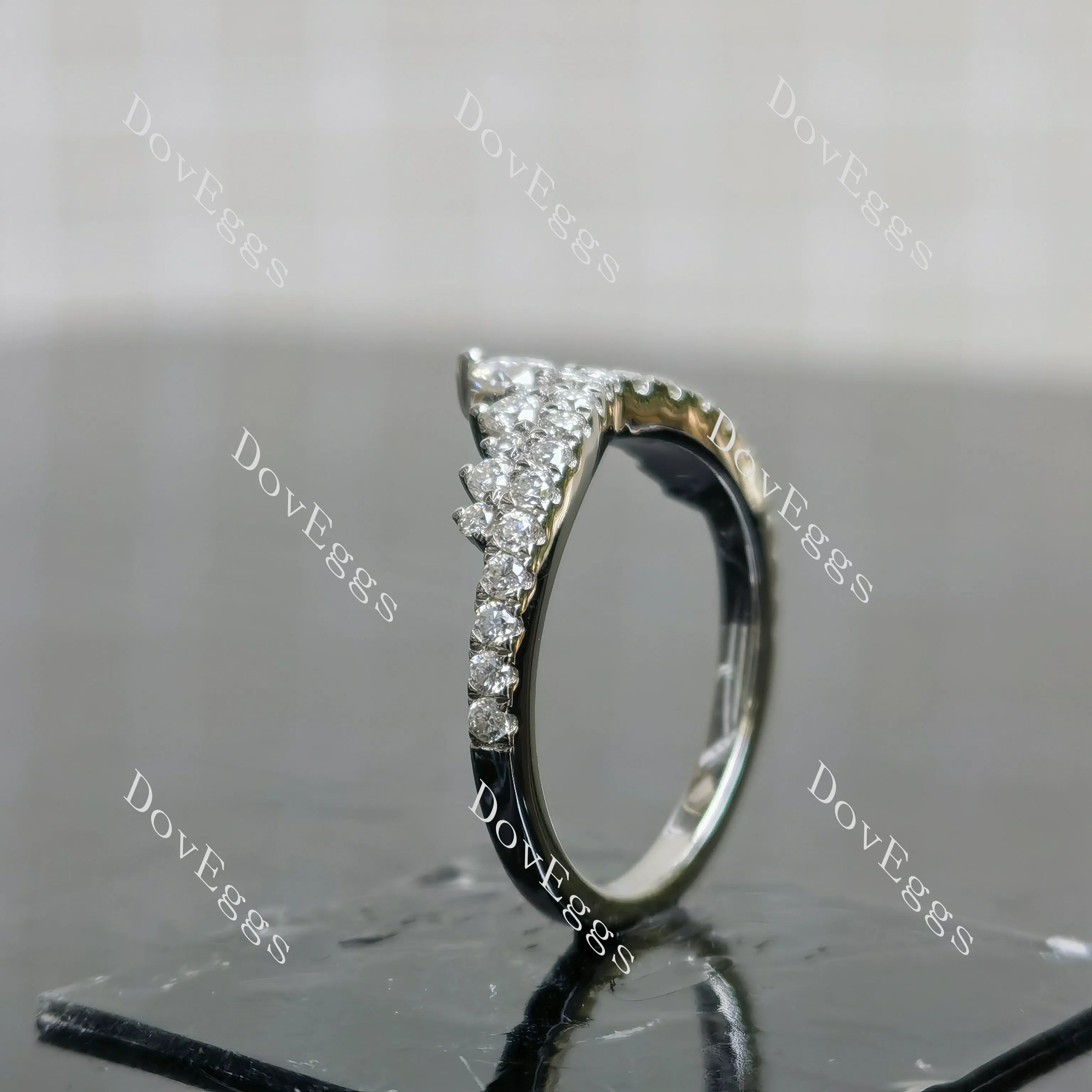 (size 5.5) Doveggs sterling silver round moissanite wedding band