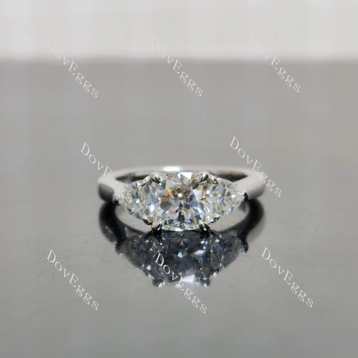 (size 4) Doveggs sterling silver 1ct cushion moissanite engagement ring
