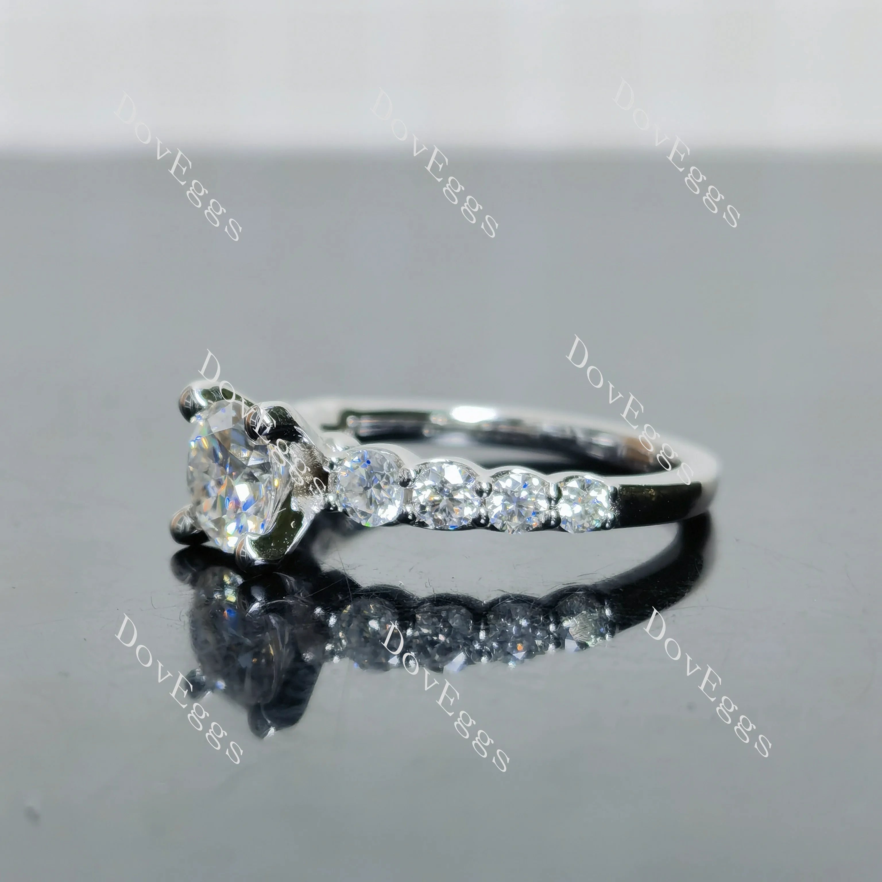 (size 6) Doveggs sterling silver 1ct round moissanite engagement ring