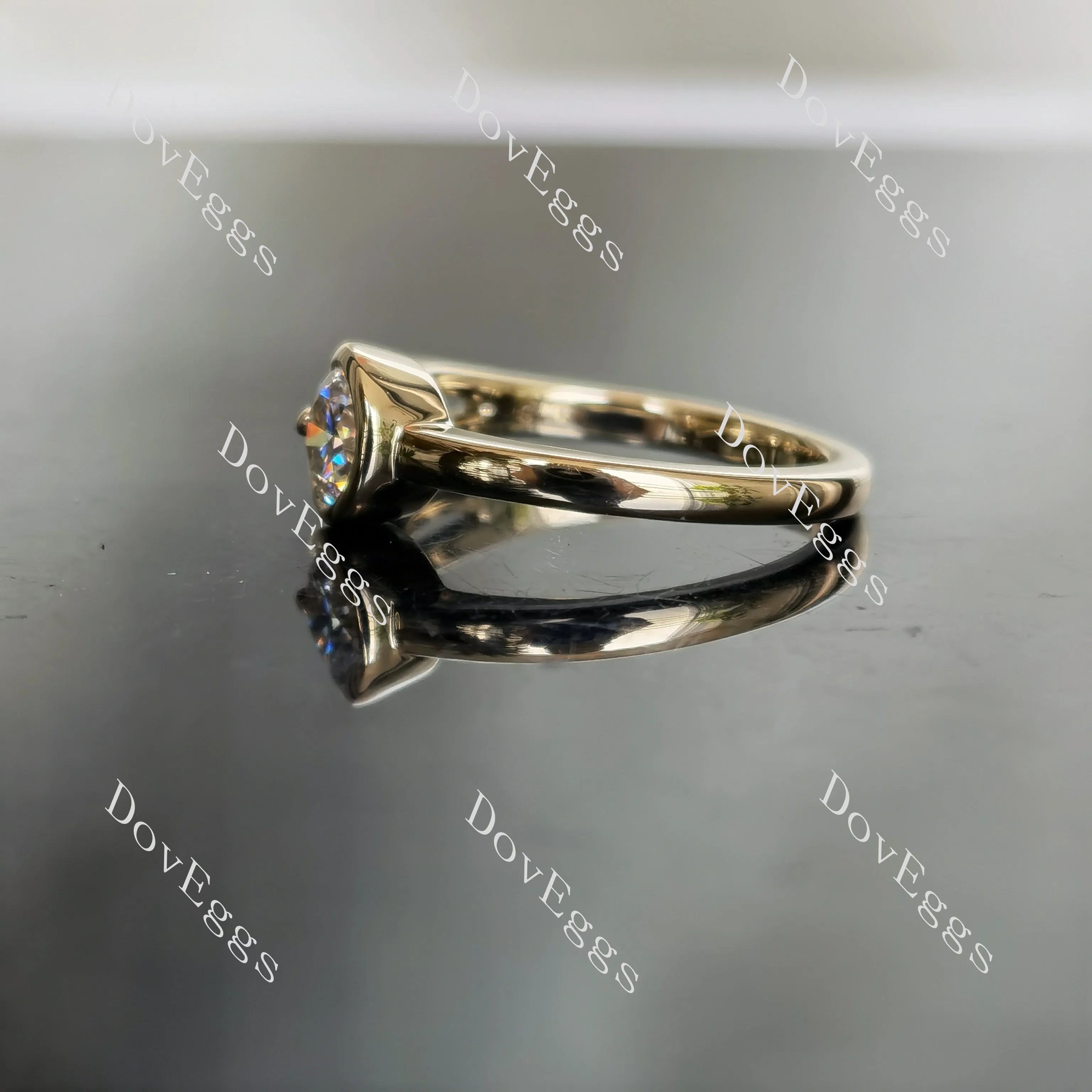 Doveggs 0.5ct round solitaire moissanite engagement ring