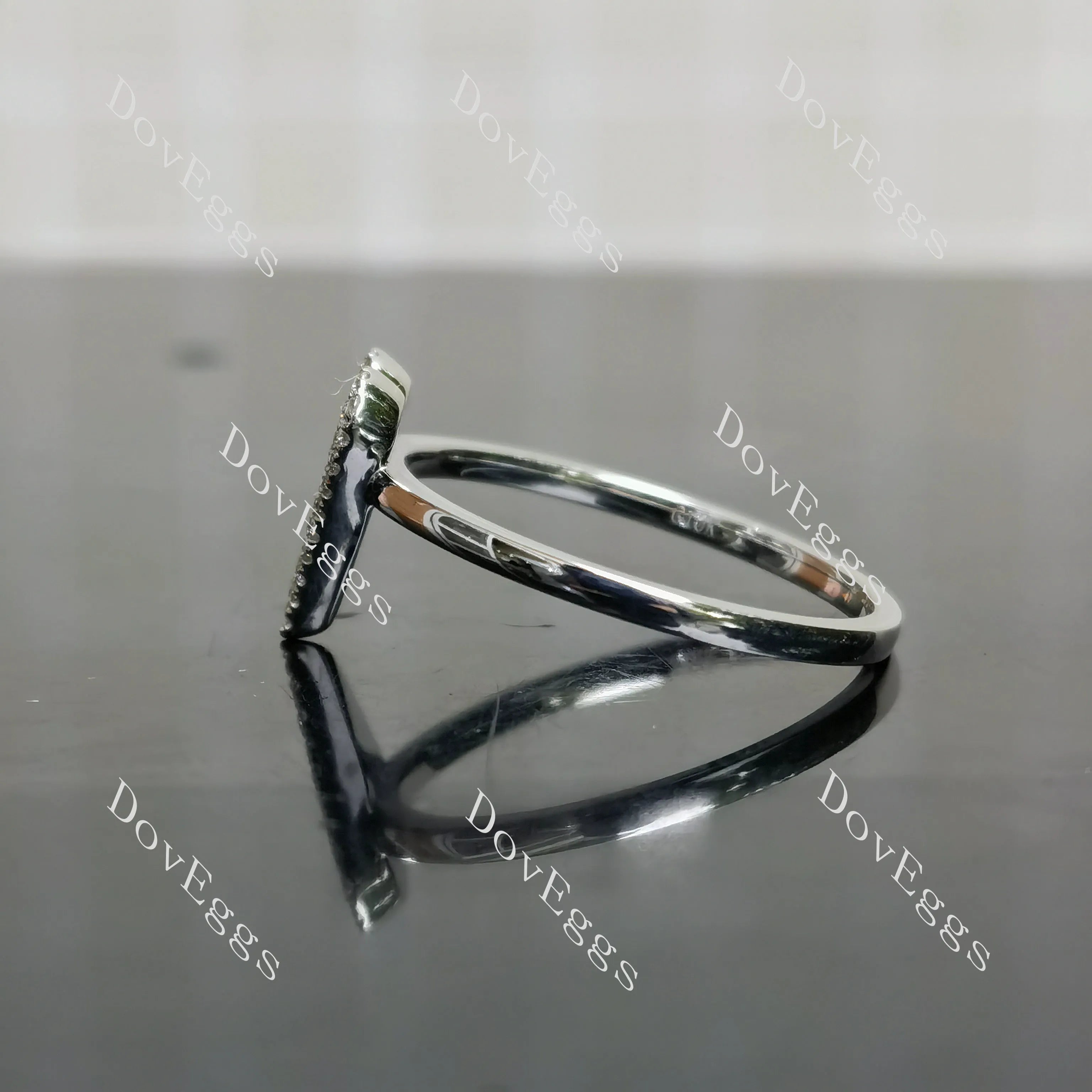 DovEggs heart shaped round moissanite/lab grown diamond wedding band