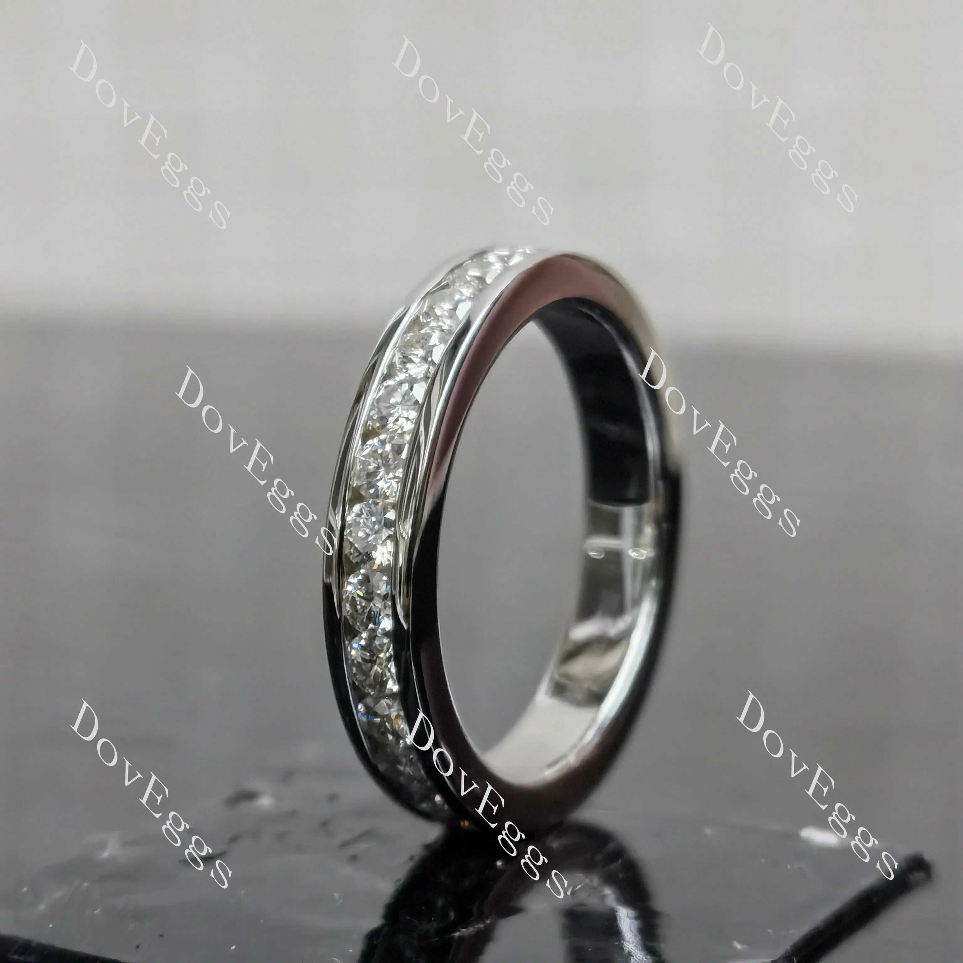 (size 8.5)Doveggs sterling silver Round moissanite wedding band