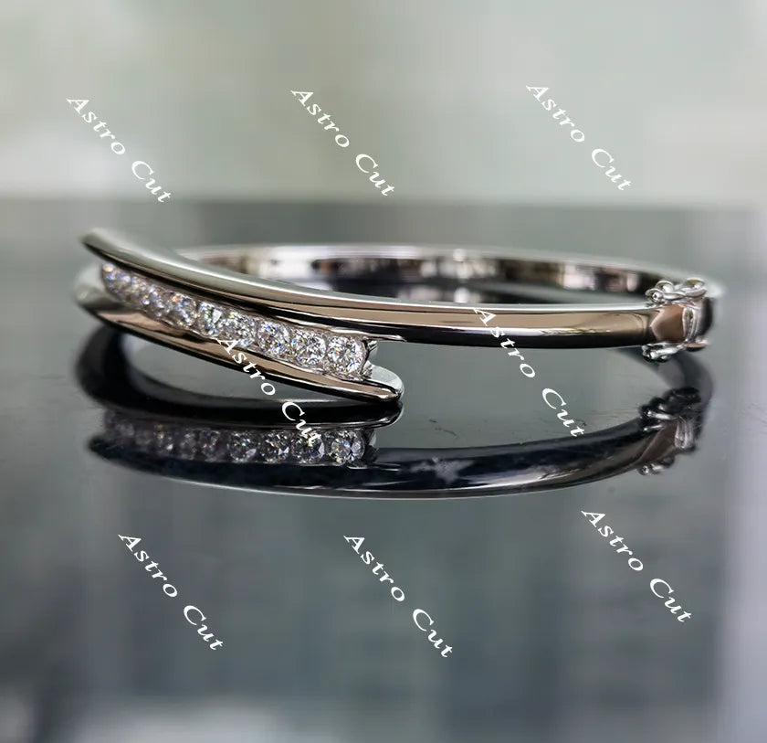 Doveggs round moissanite/lab grown diamond bangle for women