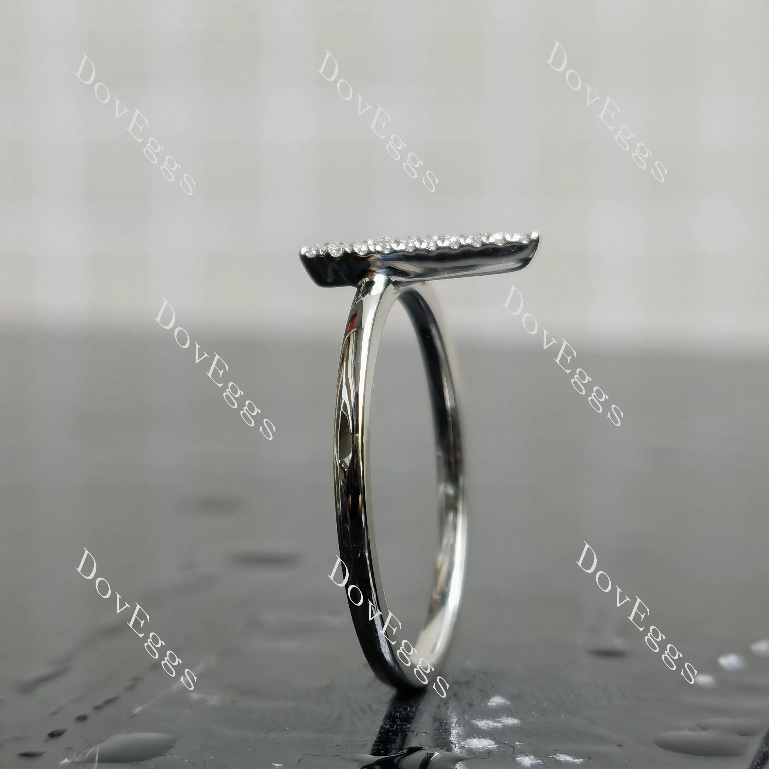 DovEggs heart shaped round moissanite/lab grown diamond wedding band