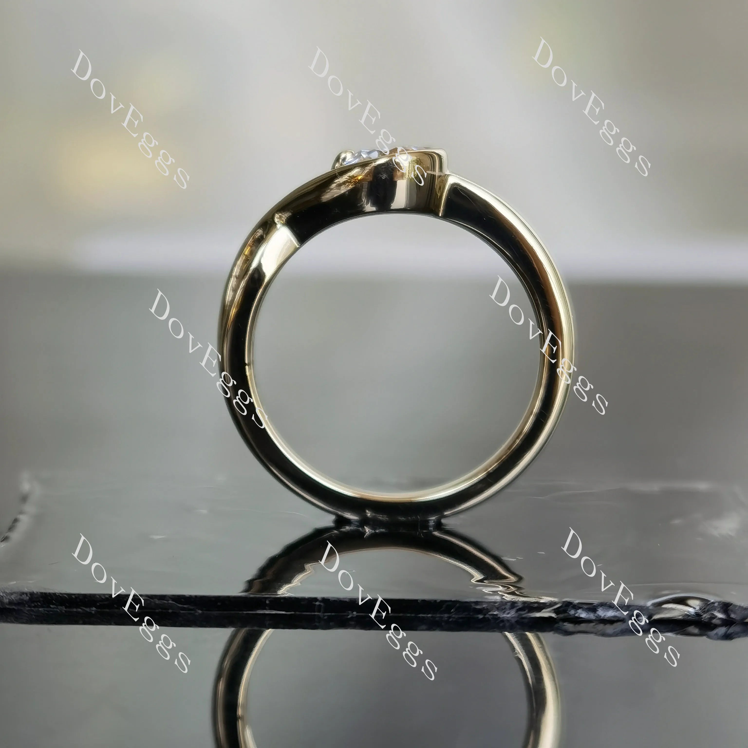 Doveggs 0.5ct round solitaire moissanite engagement ring