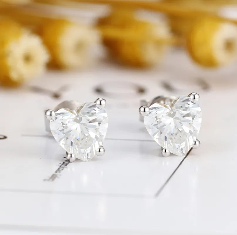 Doveggs heart shape moissanite stud earring for women