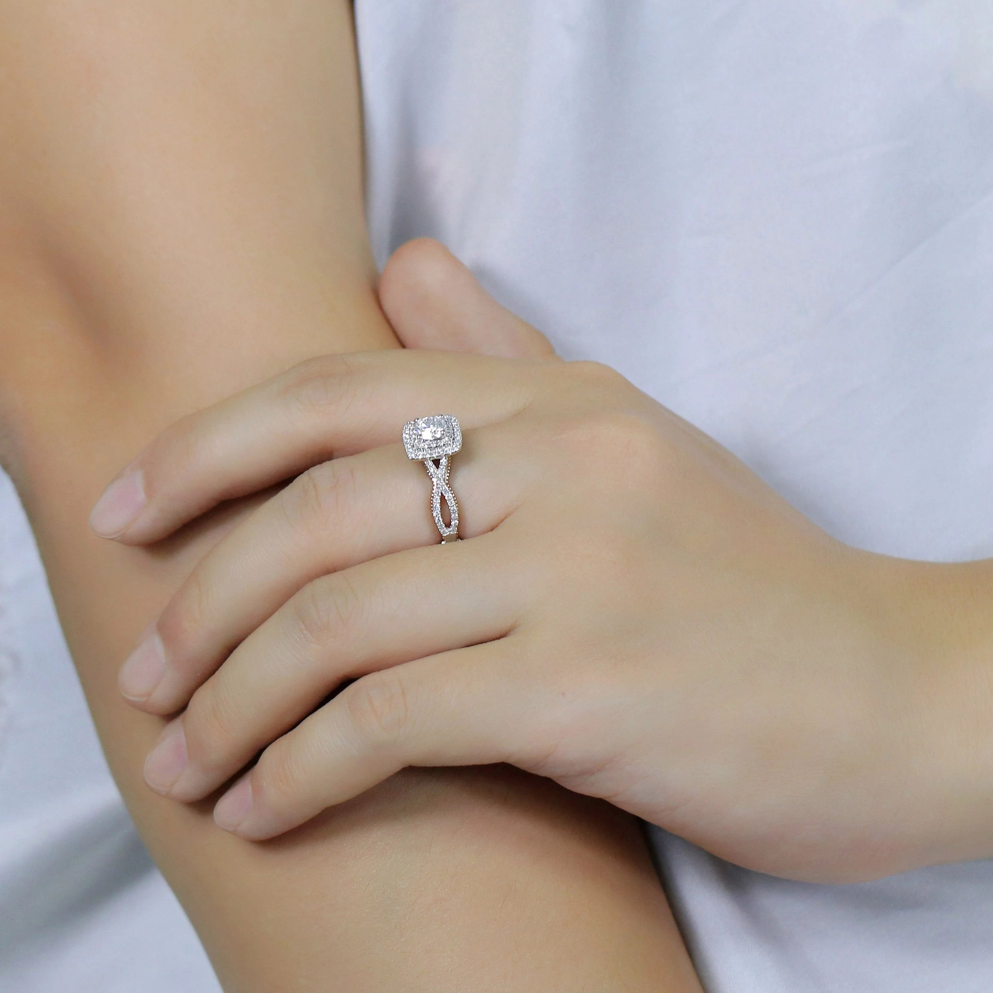 doveggs 0.5 carat round lab created diamond engagement ring