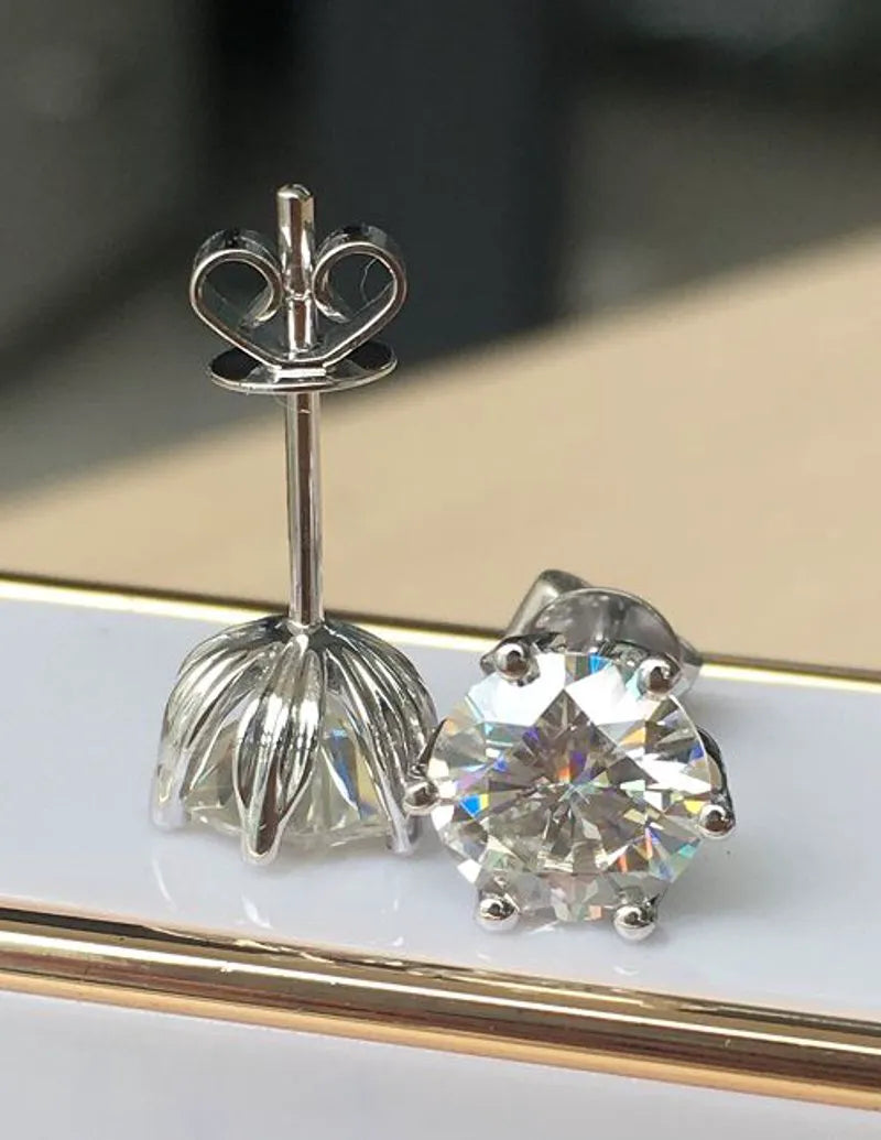 Doveggs flower shape round moissanite stud earrings for women