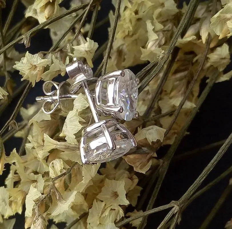 Doveggs solitaire oval moissanite stud earring for women
