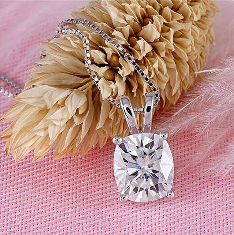 Doveggs cushion moissanite pendant necklace (pendant only)