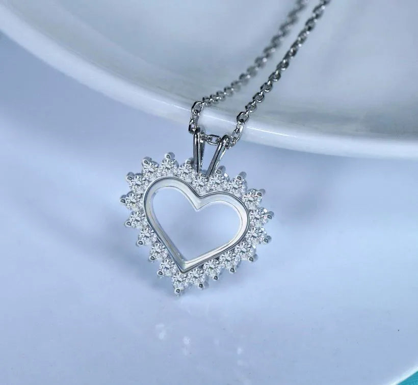Doveggs 2.5mm round moissanite/lab grown diamond heart shape pendant necklace (pendant only)