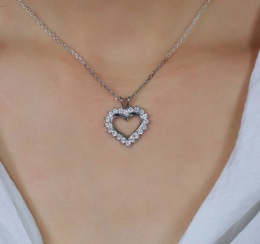 Doveggs 2.5mm round moissanite/lab grown diamond heart shape pendant necklace (pendant only)