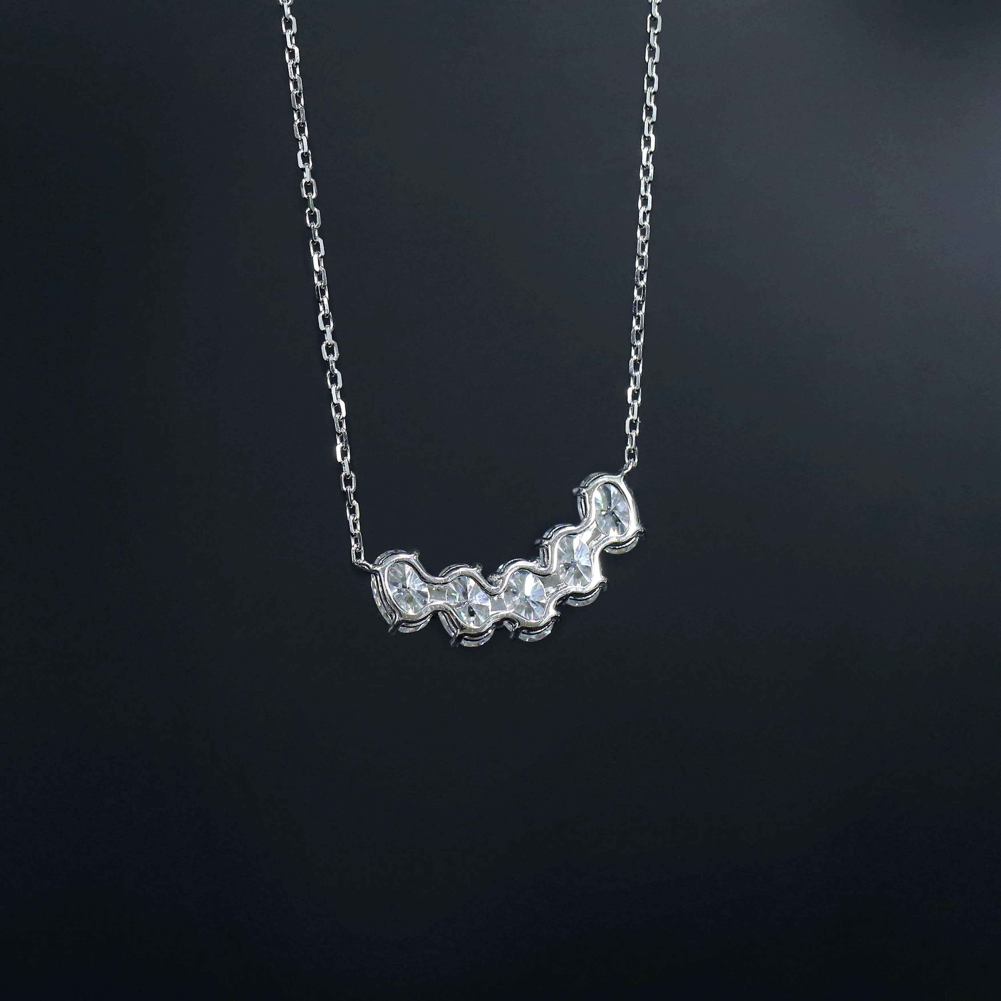 Doveggs 2.5 carat oval cut five stone moissanite pendant necklace for women