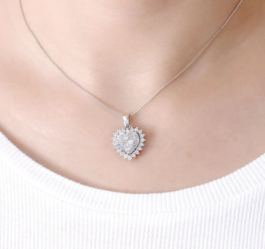 Doveggs heart halo moissanite pendant necklace (pendant only)