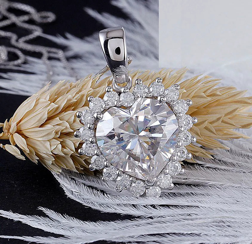 Doveggs heart halo moissanite pendant necklace (pendant only)