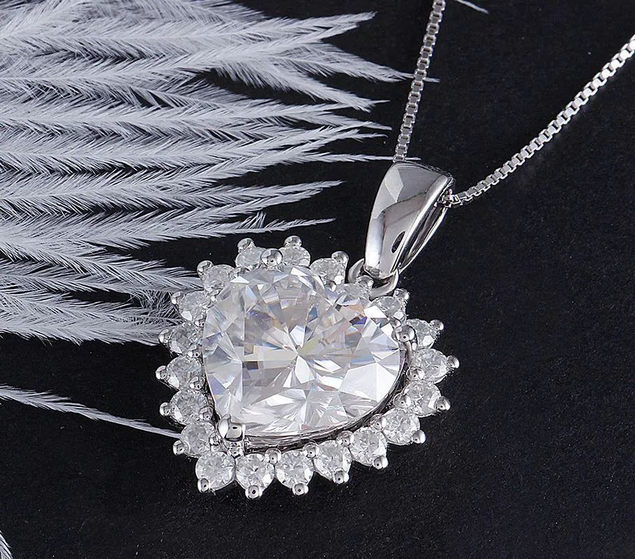 Doveggs heart halo moissanite pendant necklace (pendant only)