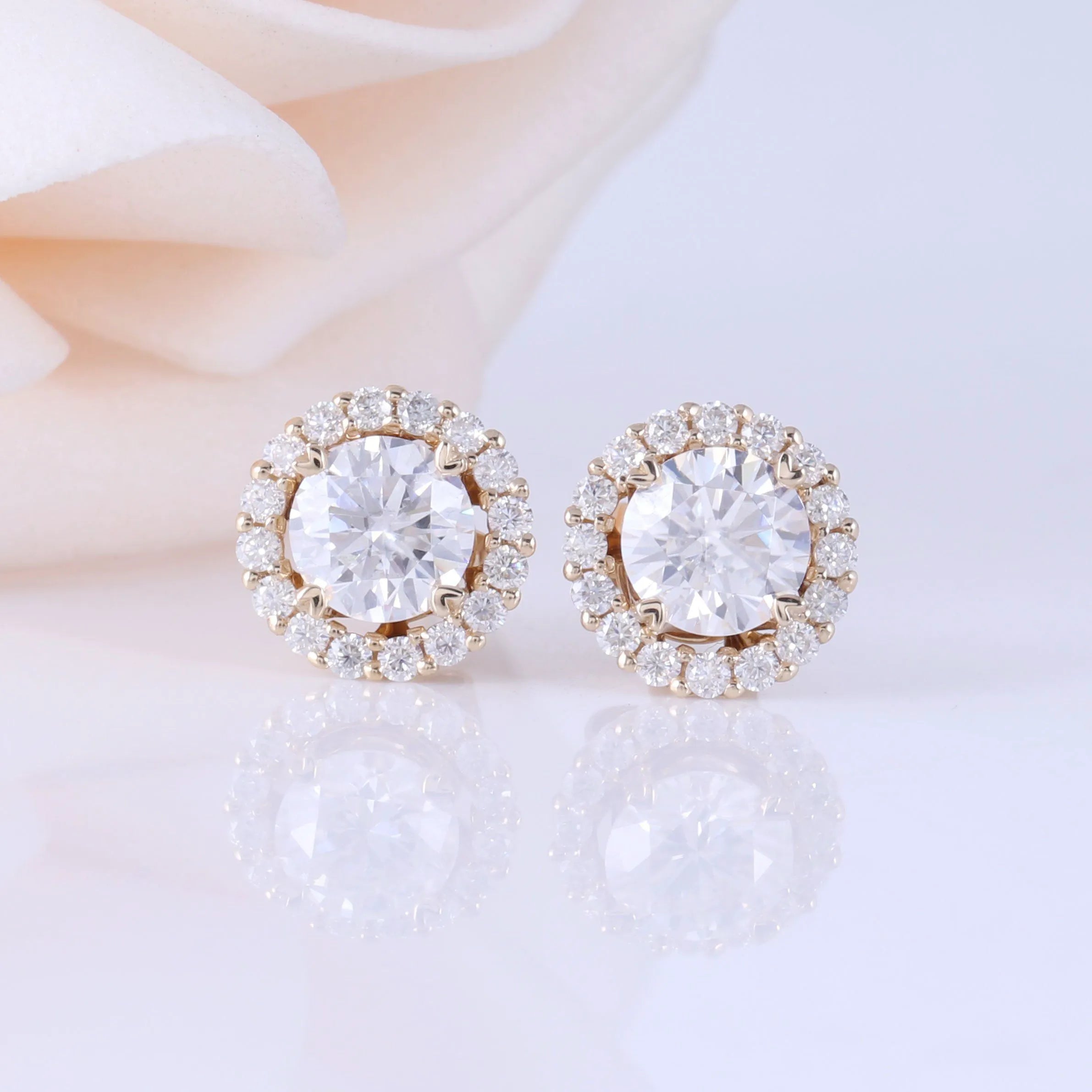Doveggs jacket round moissanite stud earrings for women