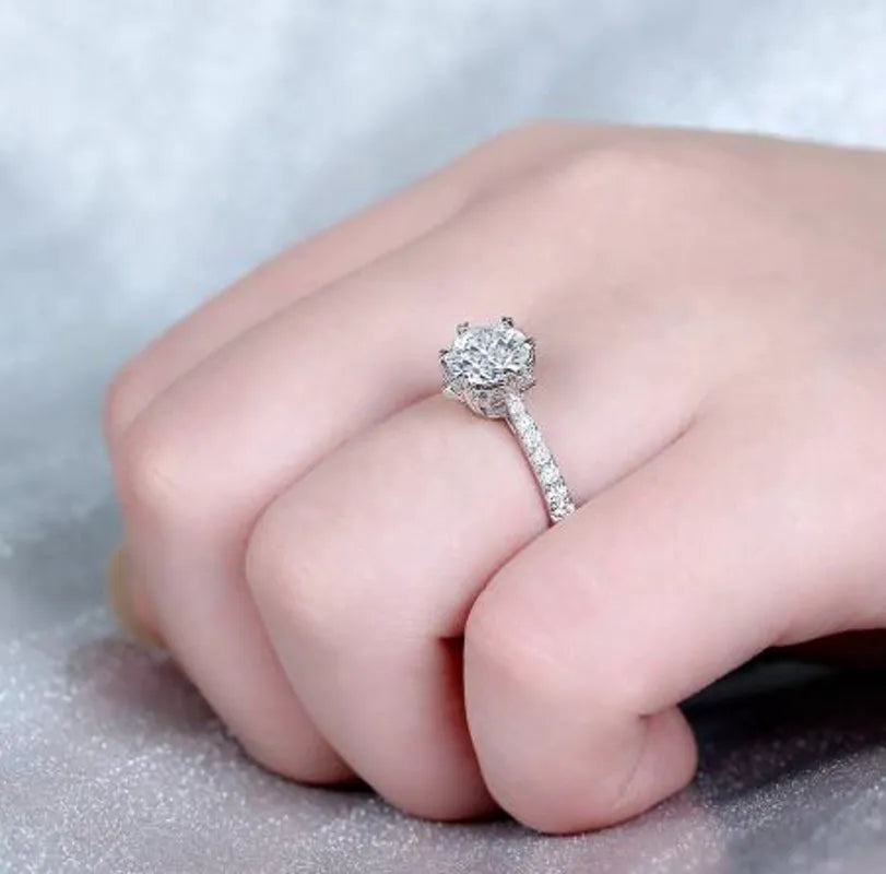 doveggs round 0.8 carat 18k white gold EF color moissanite engagement ring