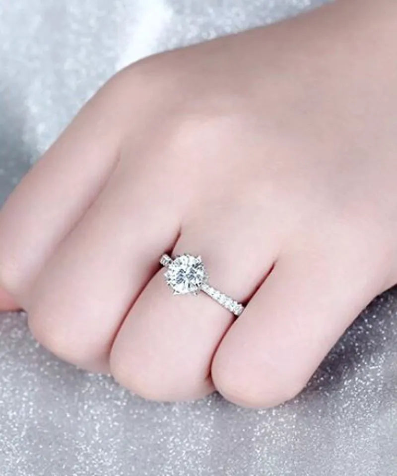 doveggs round 0.8 carat 18k white gold EF color moissanite engagement ring