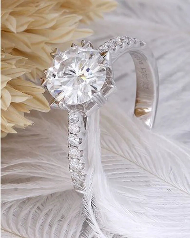 doveggs round 0.8 carat 18k white gold EF color moissanite engagement ring