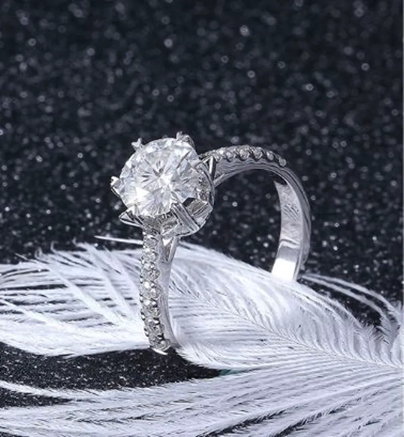doveggs round 0.8 carat 18k white gold EF color moissanite engagement ring