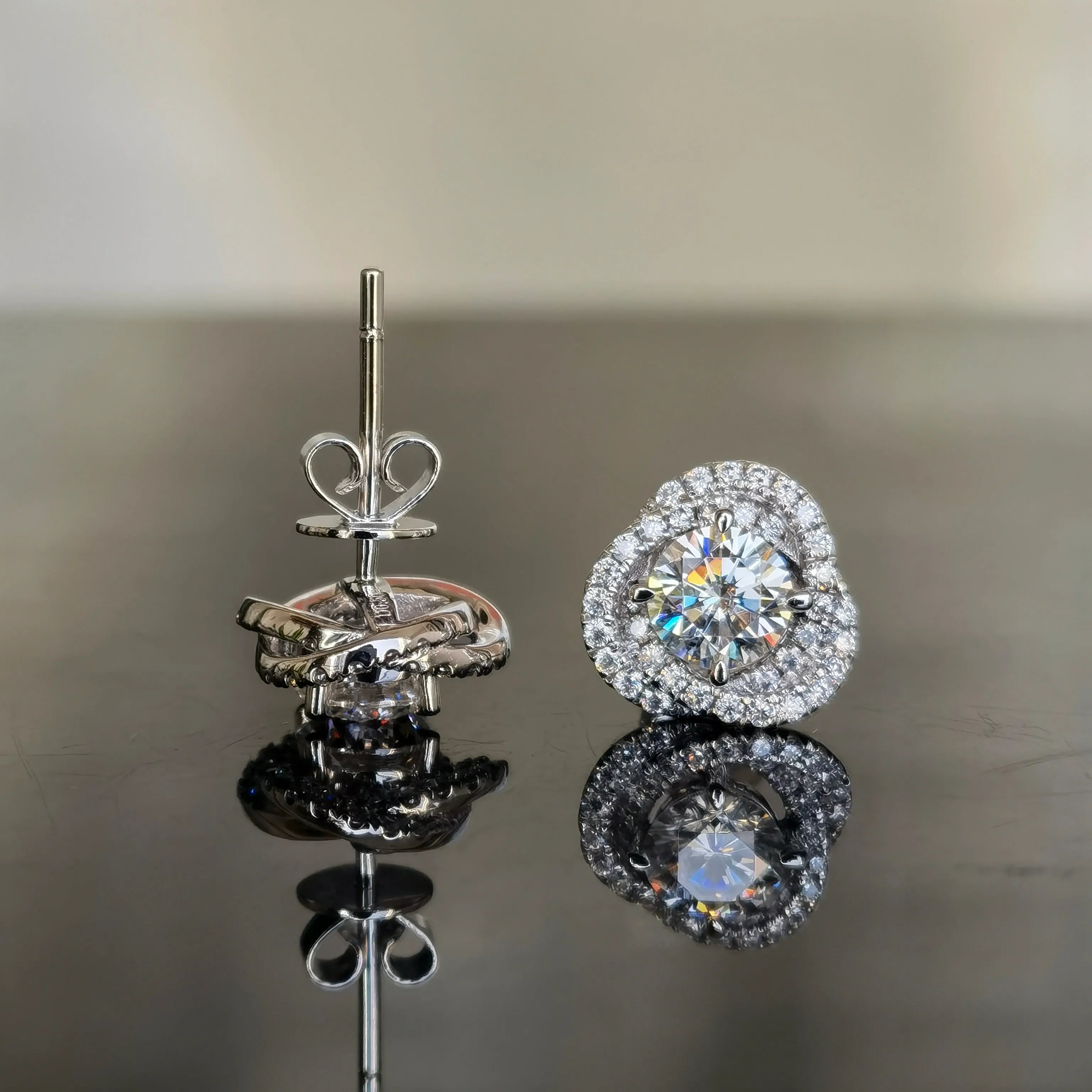 Doveggs premade flower shape moissanite stud earring for women