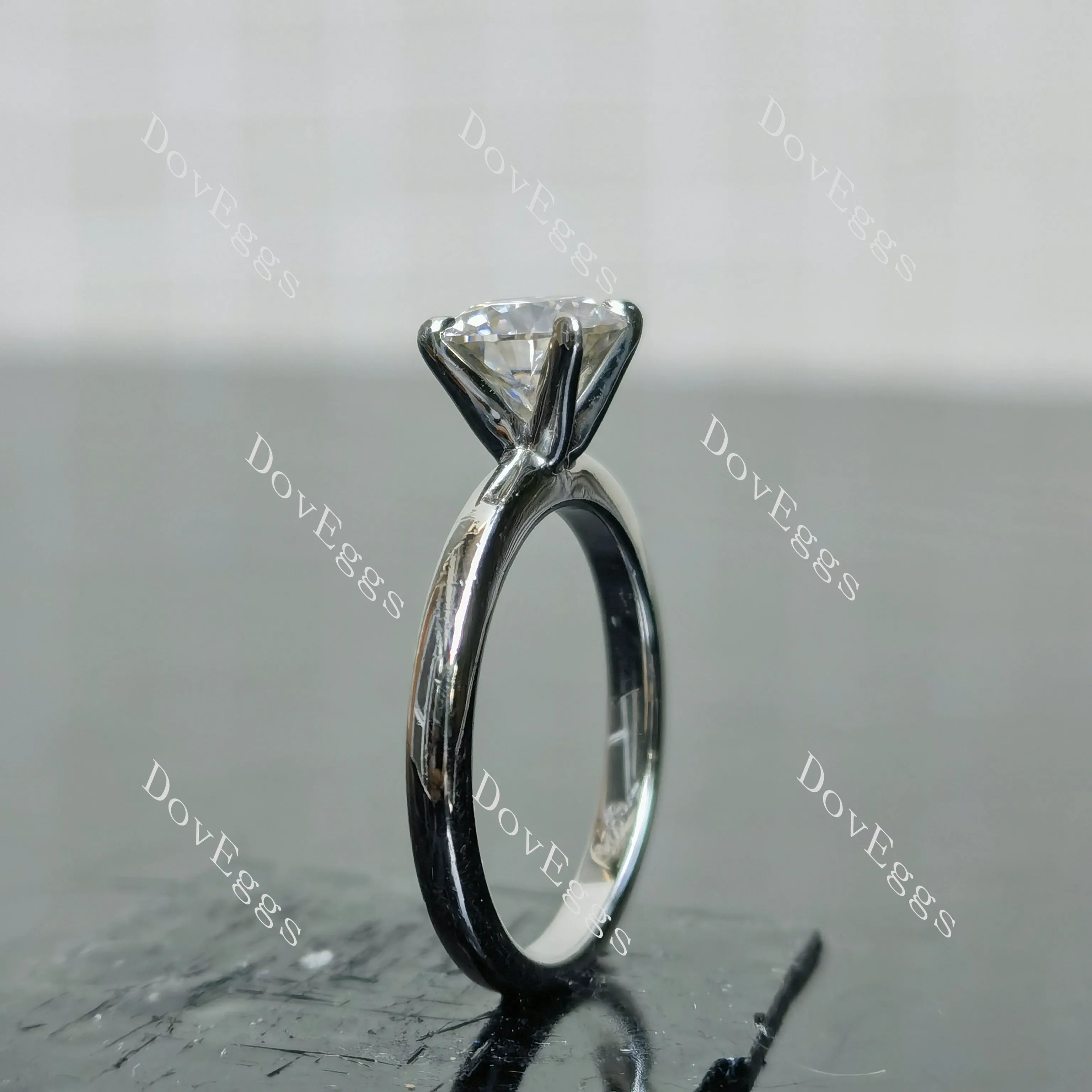 (size 4.5) Doveggs sterling silver 1ct round moissanite engagement ring