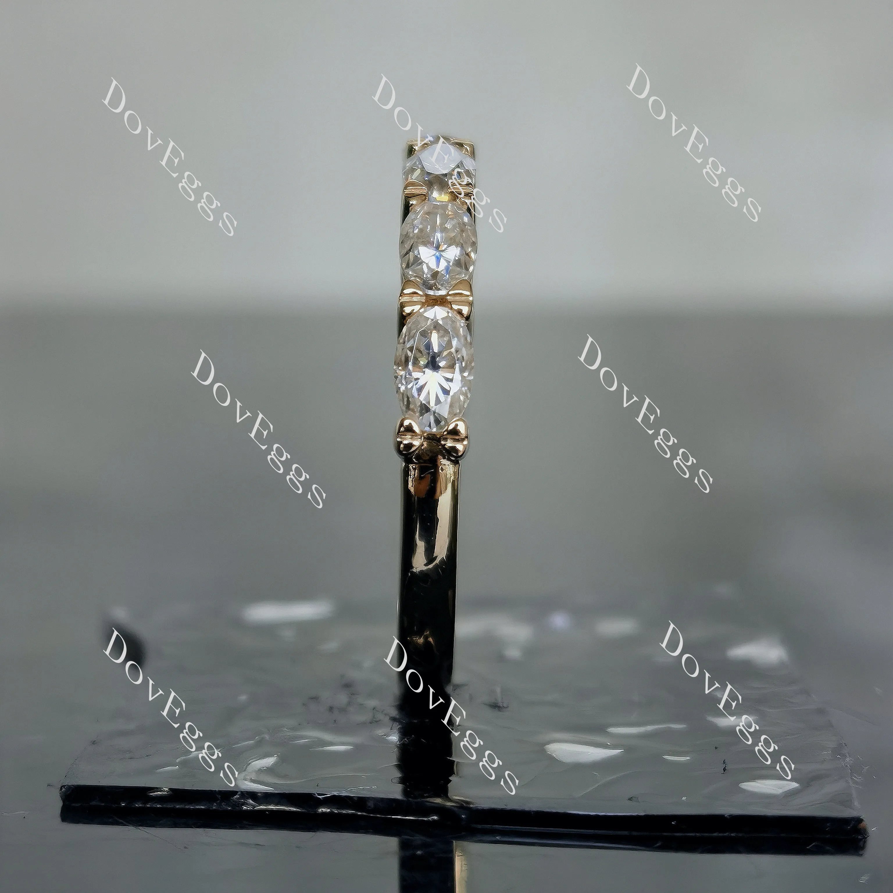 Doveggs oval seven stones moissanite/lab grown diamond wedding band-2.5mm band width