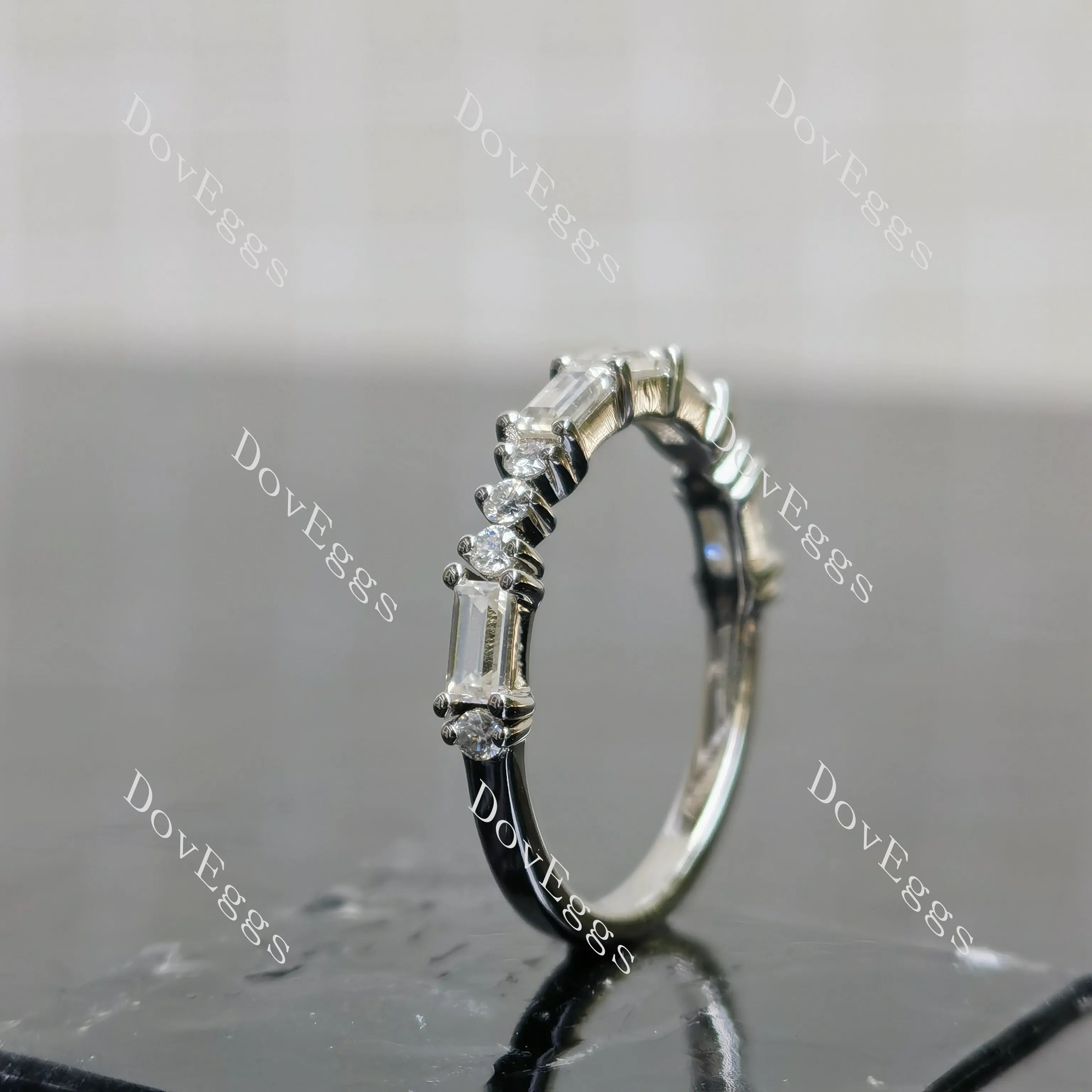 (size 7) Doveggs sterling silver round baguette wedding band
