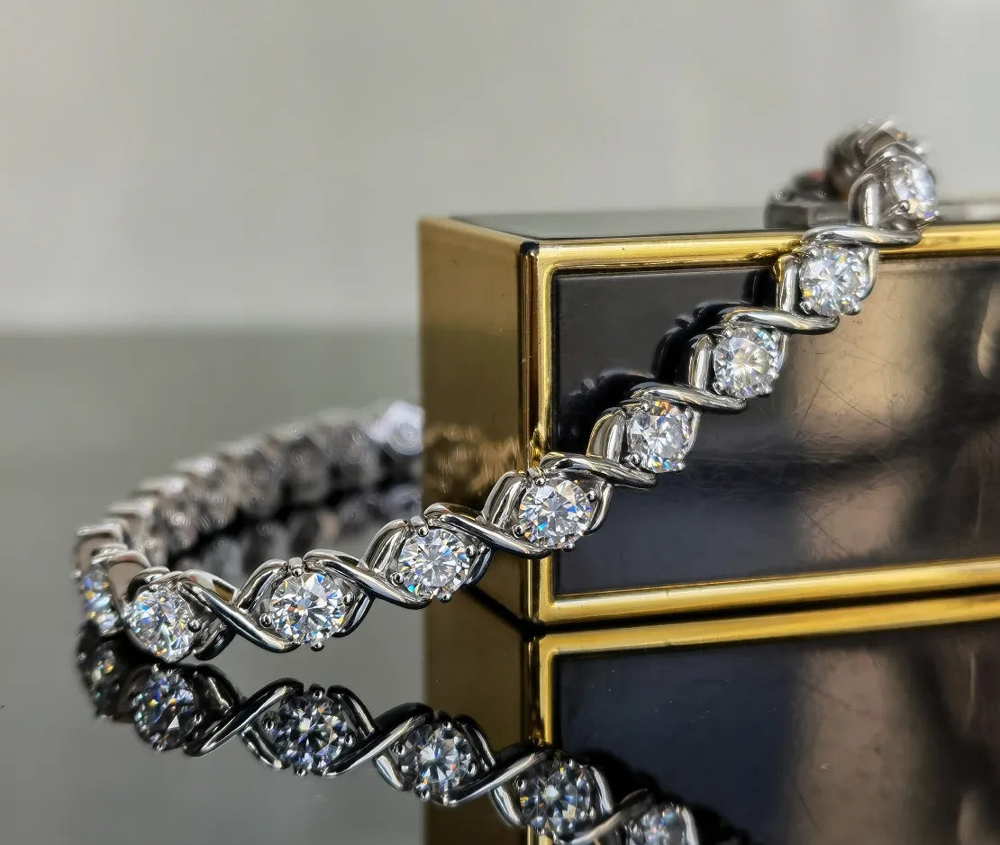 Doveggs round pave moissanite bracelet